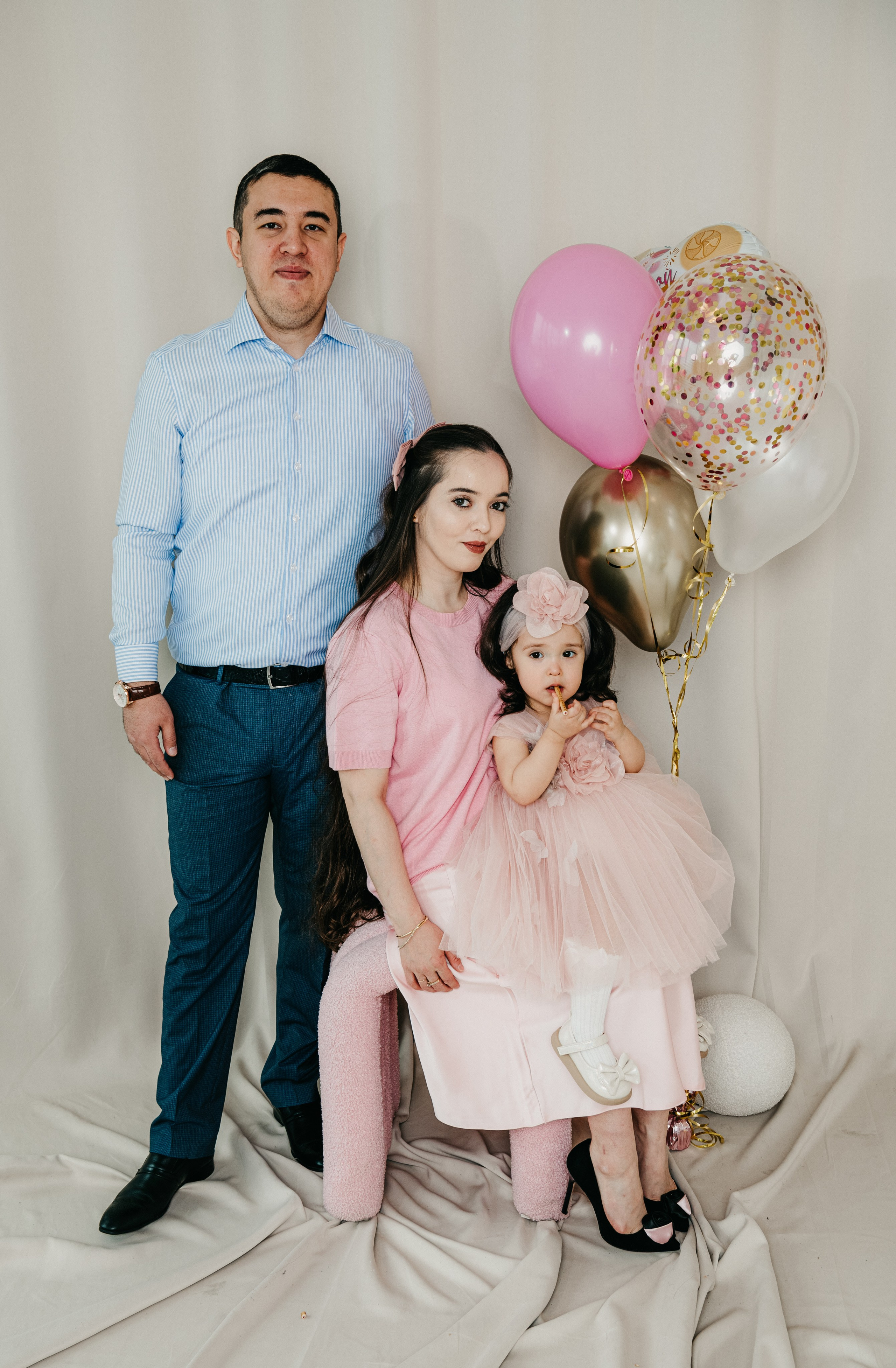 Майя с семьей. Фотограф на выписку из роддома в Москве и МО