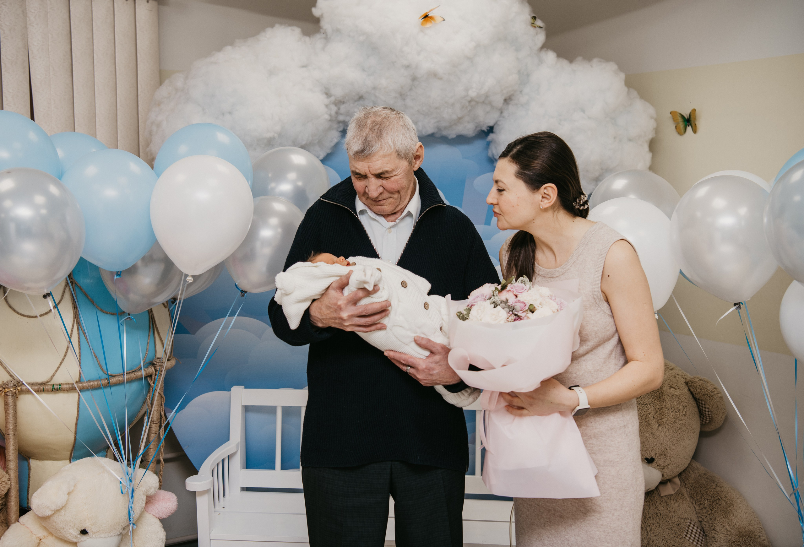 Выписка малыша. Мать и дитя на Севастопольском. Фотограф на выписку из роддома в Москве и МО