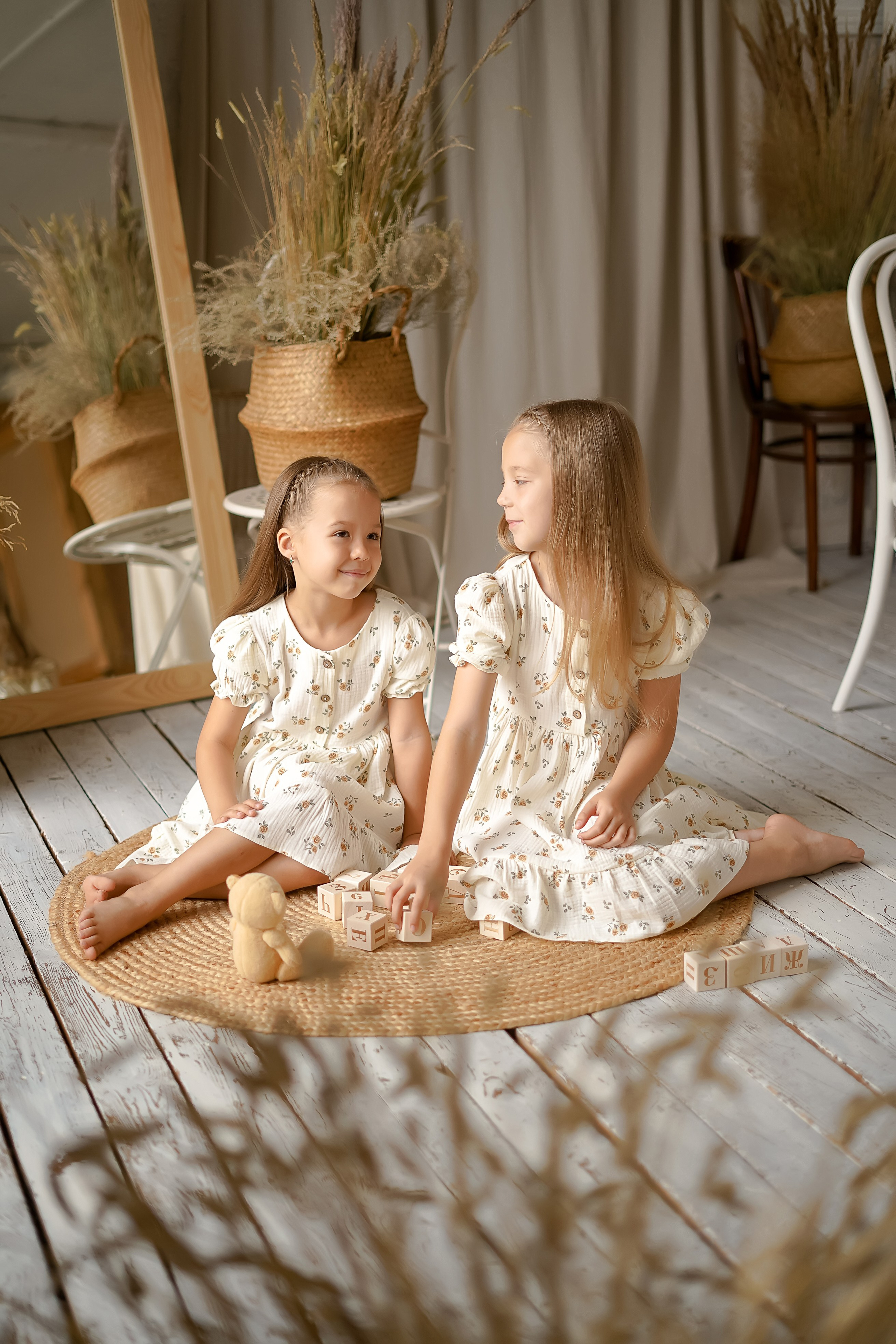 Девочки и ёжик. Фотограф Татьяна Митрофанова