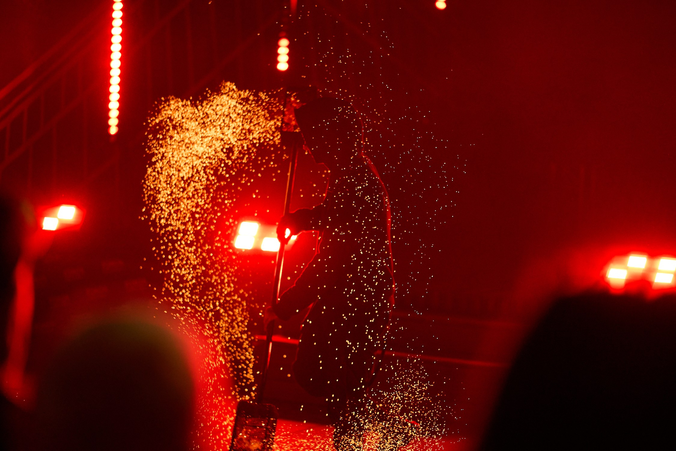 Голос города Елец 2025. Фаершоу. Фотографирует красивое Денис Горностаев