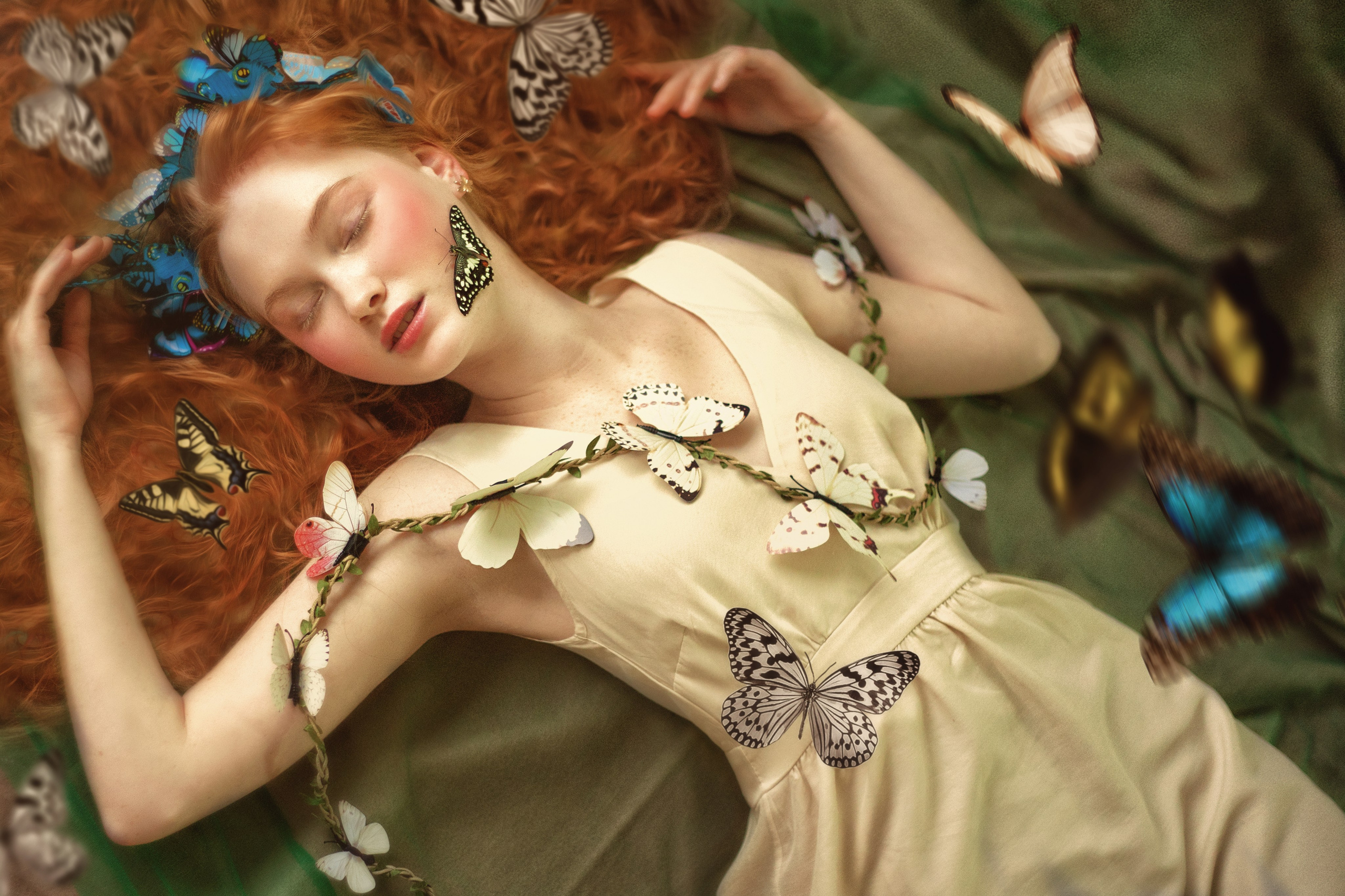 ЖЕНСКИЙ ПОРТРЕТ. Главная