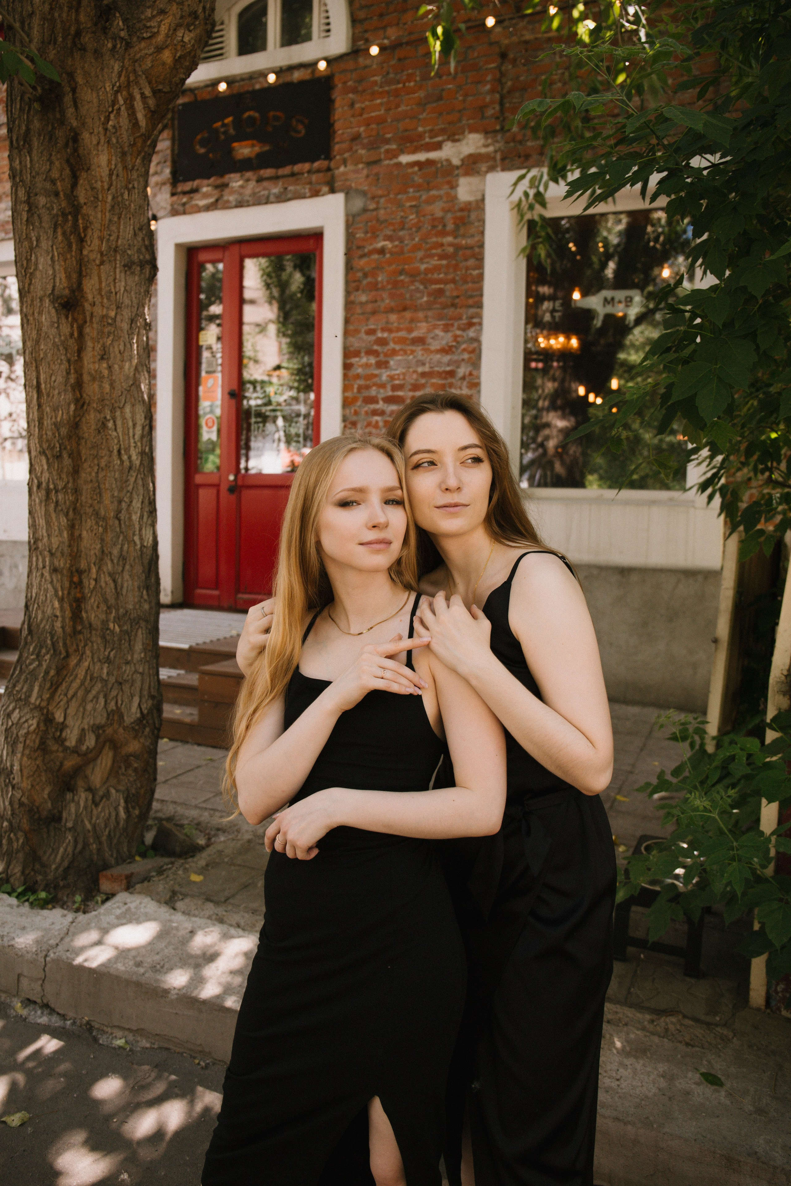 Ксения и Арина. Свадебный и портретный фотограф в Новосибирске Любовь Исакова