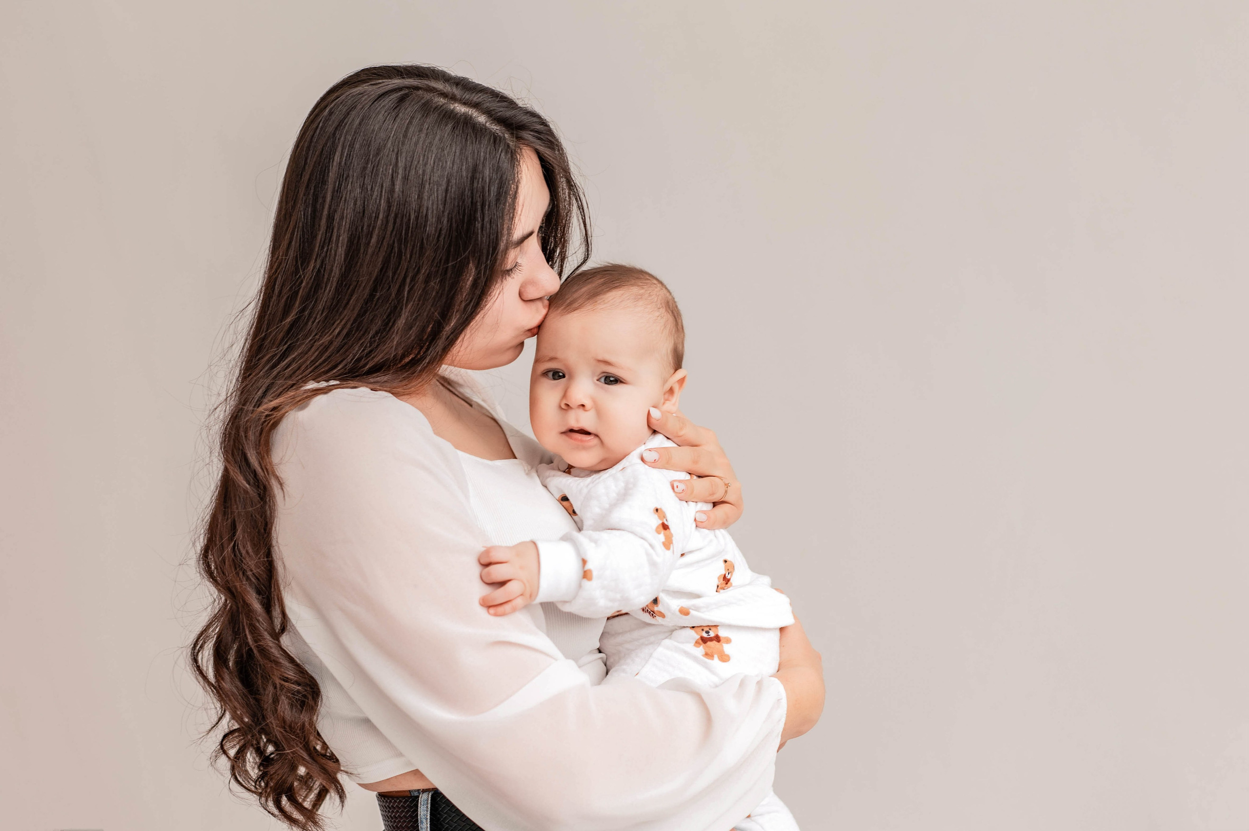 Алина и Кирилл с малышом. Семейный и свадебный фотограф в Абакане Юлия Су