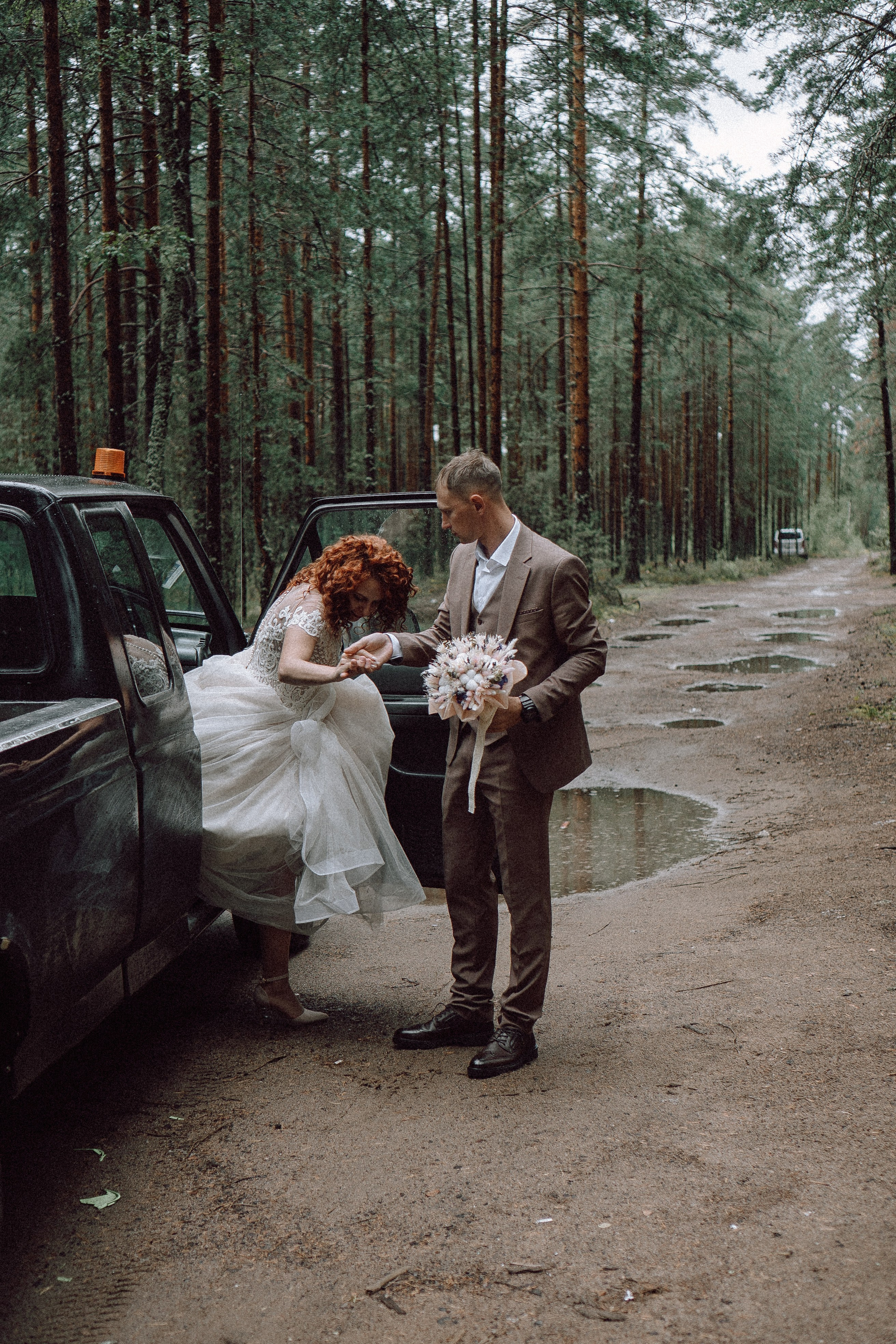 СВАДЕБНАЯ ФОТОСЕССИИЯ ПАРЫ В ГОРОДЕ ПРИОЗЕРСК В СОСНОВОМ ЛЕСУ И С ПИКАПОМ. Профессиональный фотограф, Санкт-Петербург — Виктория Богомолова