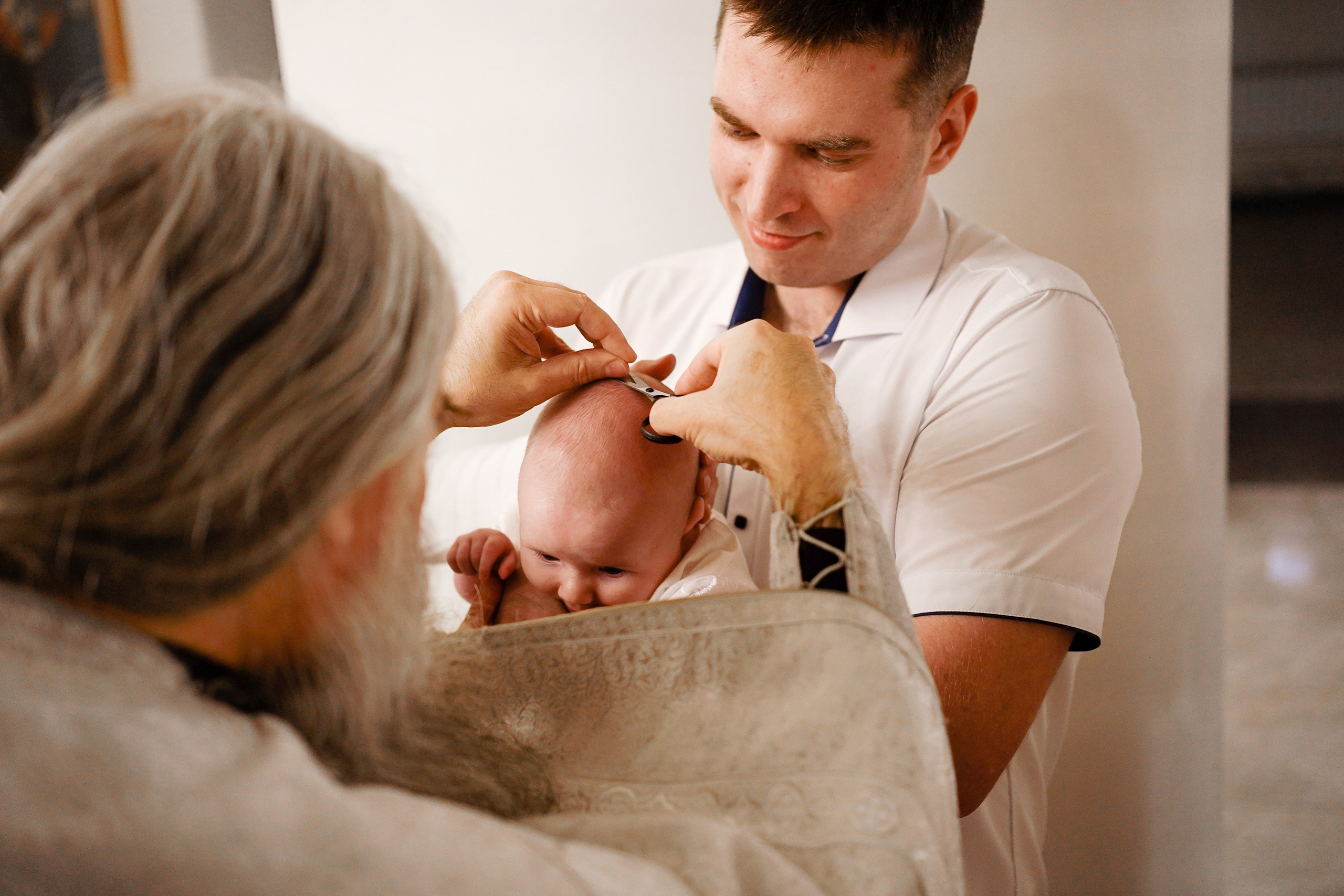 Таинство Крещения в храме Живоначальной Троицы в Троицке. Семейный и детский фотограф в Москве Екатерина Офицерова