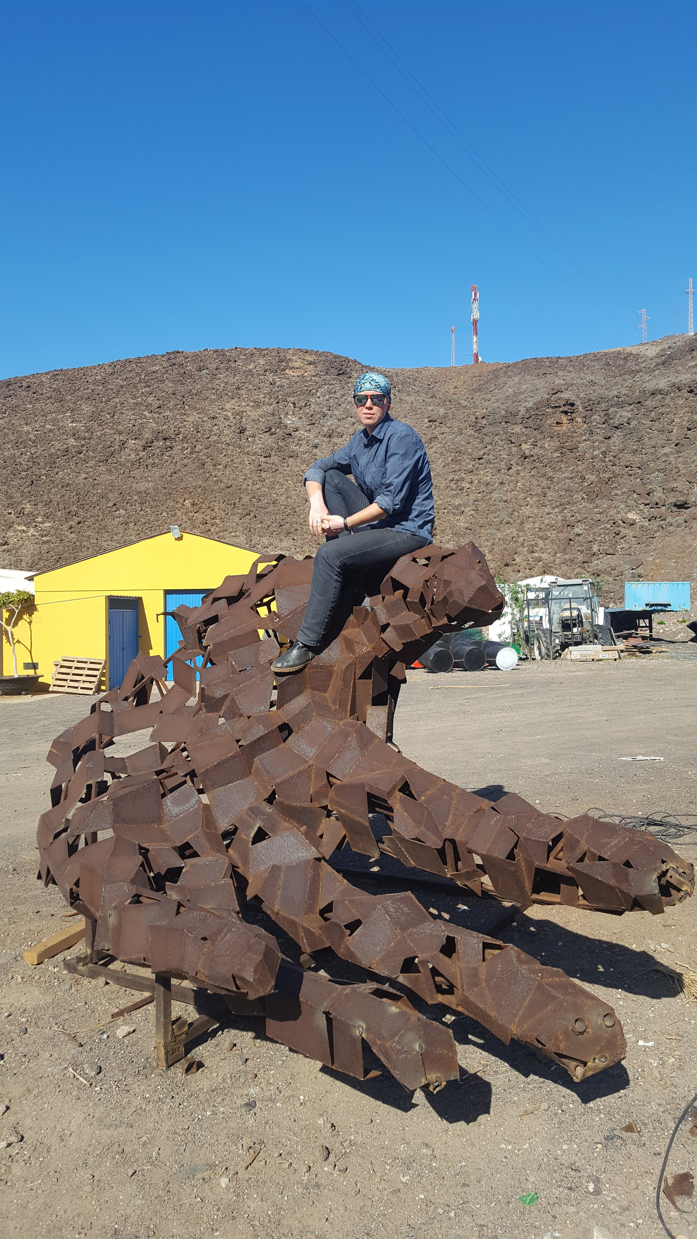 Пусть первым бросит камень / Испания / Фуэртевентура / 2018. Художник — скульптор Антонина Фатхуллина