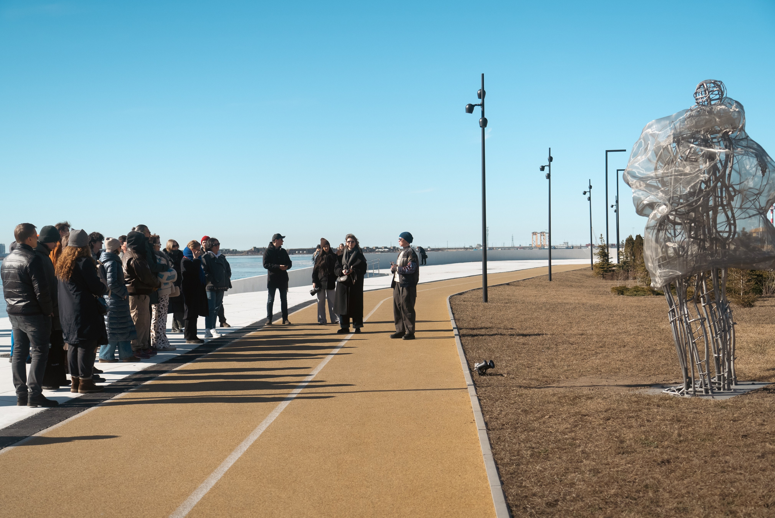 Вдвоем / СПб / Кронштадт / парк «Остров Фортов"/ набережная/ 03.2025. Художник — скульптор Антонина Фатхуллина