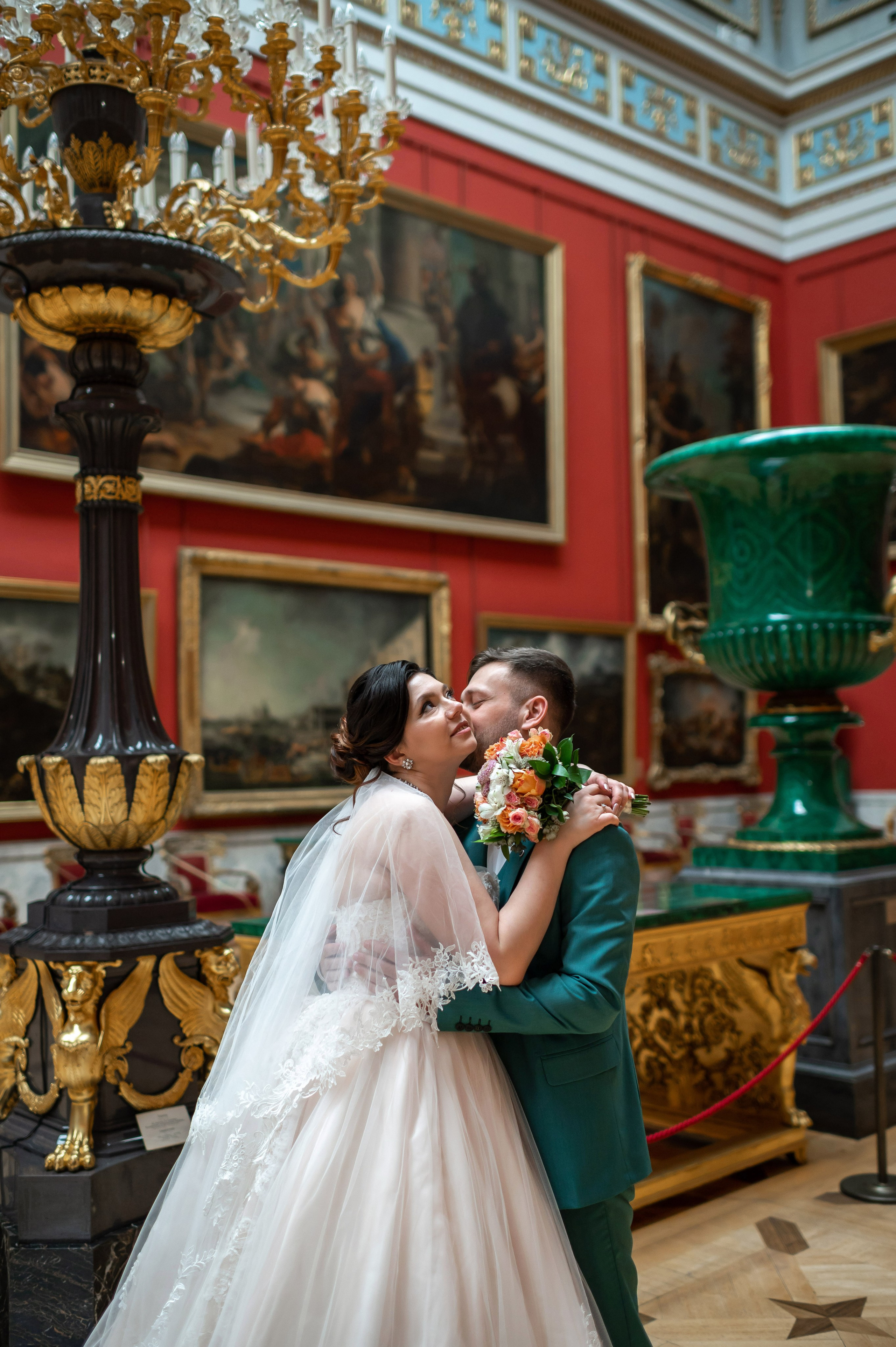 Самая красивая свадебная фотосессия в Эрмитаже. Лучшие свадебные фотографии в Эрмитажа. Портретный, семейный и свадебный фотограф в Санкт-Петербурге и в Пушкине Ширяев Денис