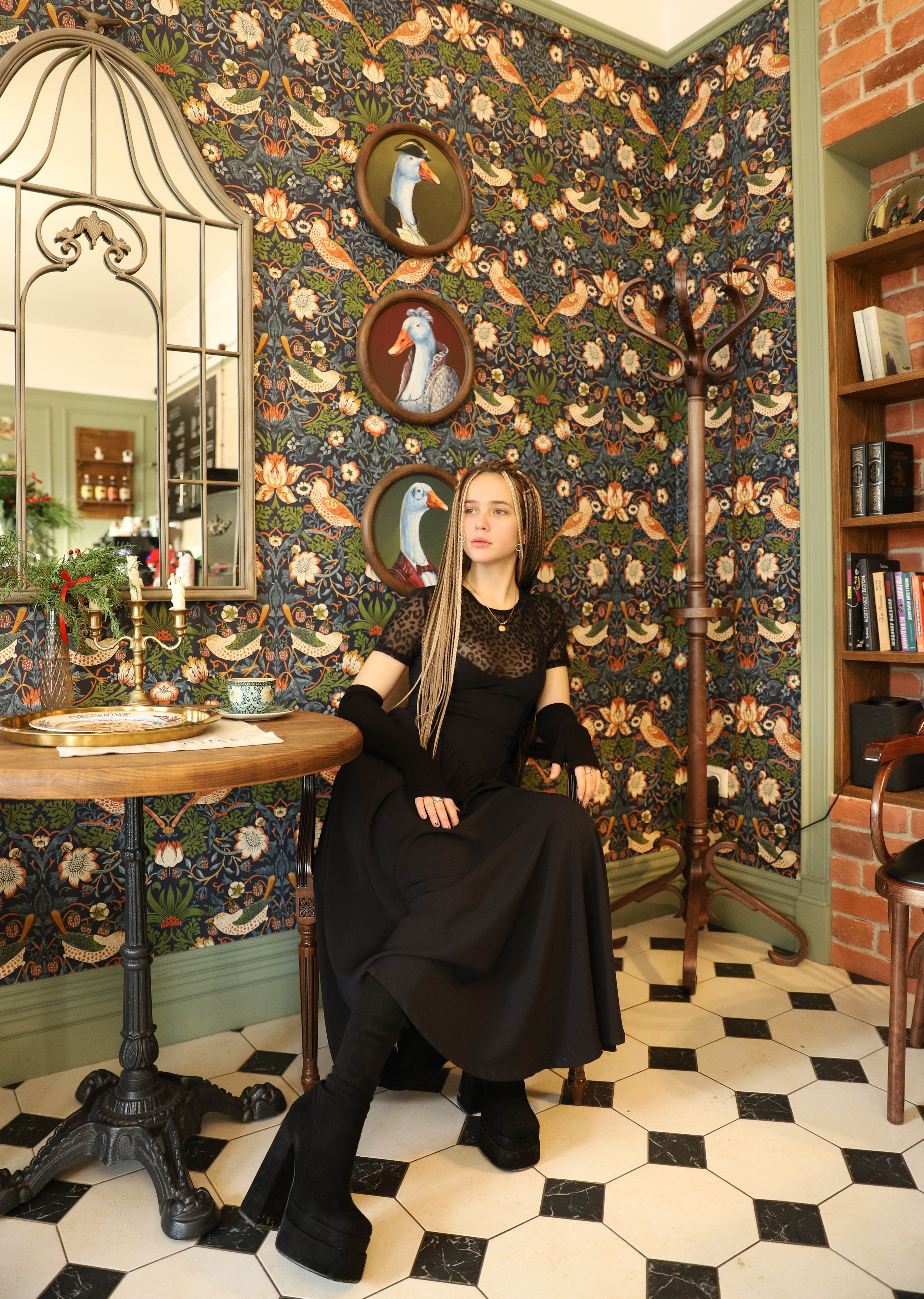 ВЕРОНИКА. ФОТОСЕССИЯ В КАФЕ. Портретный фотограф в Краснодаре Надежда Елынко