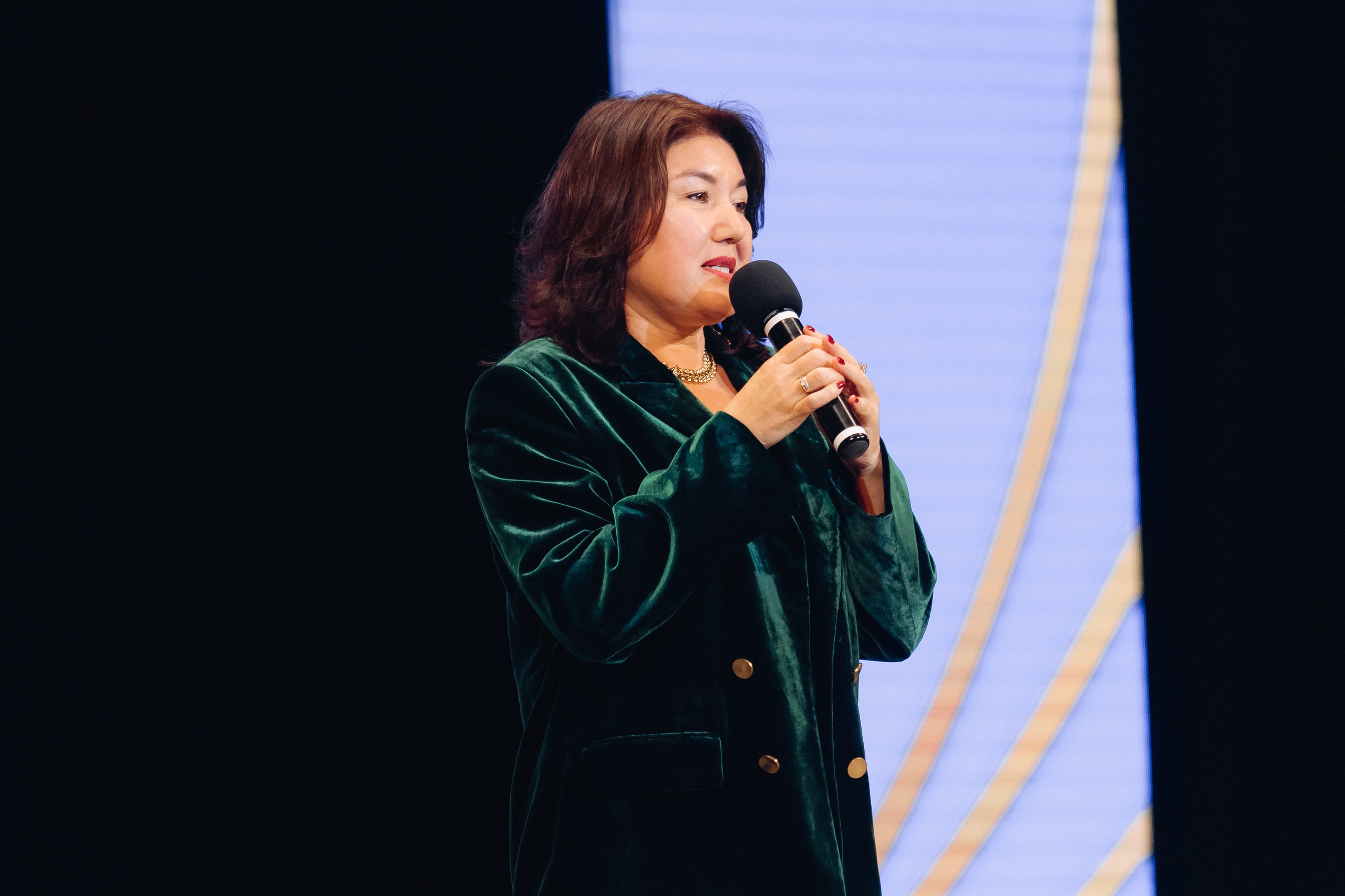 Лучший учитель родного языка и литературы 2025. Свадебный и семейный фотограф в Улан-Удэ