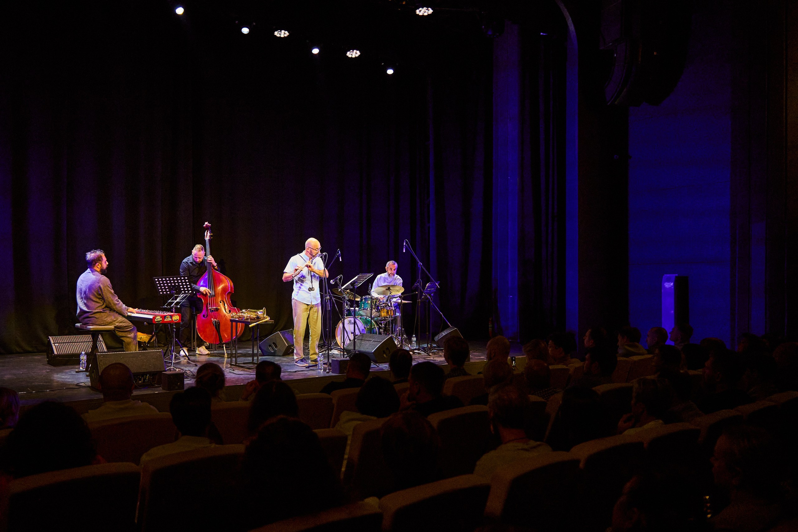 Tony Karapetyan Trio в Центре культуры «Рекорд». Фотограф Диана Малышкина