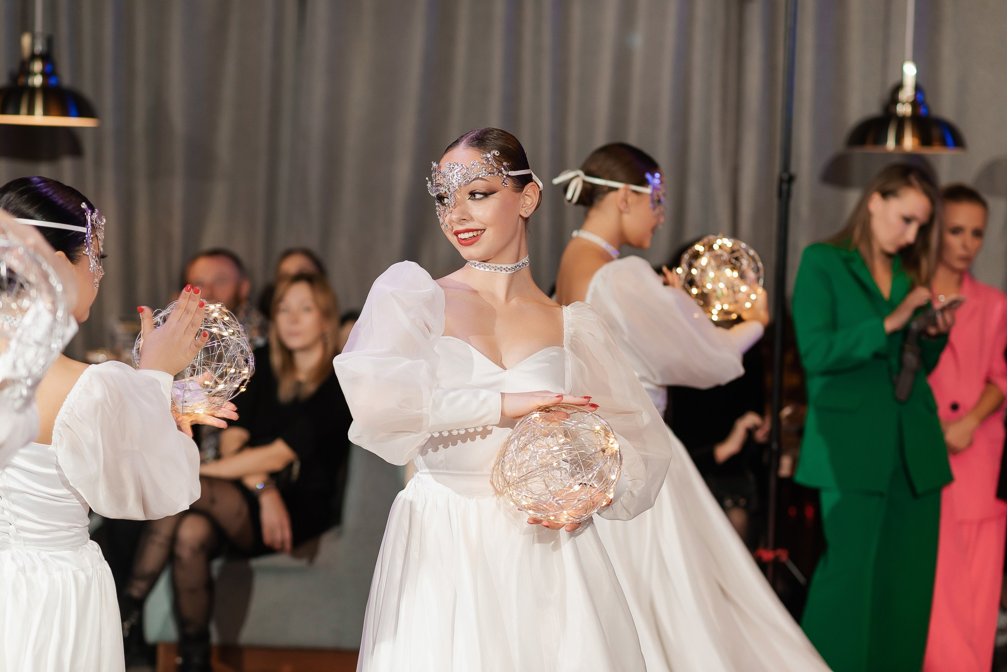 Выступления на банкетных площадках. Танцевальная шоу-группа «GRANAT»