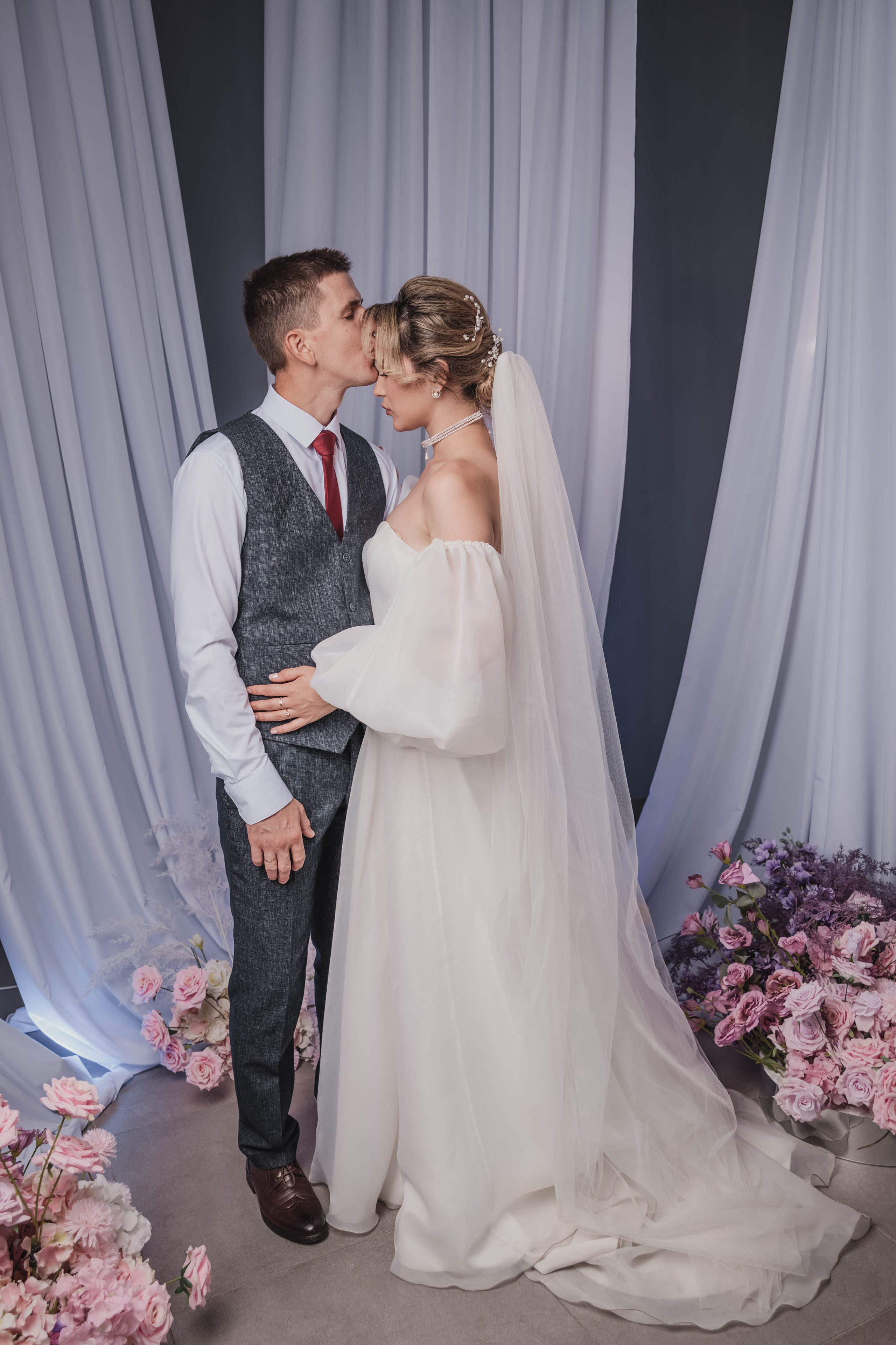 Свадебная фотосессия в фотостудии г. Саратова Яна и Сергей 28.08.2024. Свадебный фотограф, портретный фотограф в Москве и Саратове Оксана Анциферова