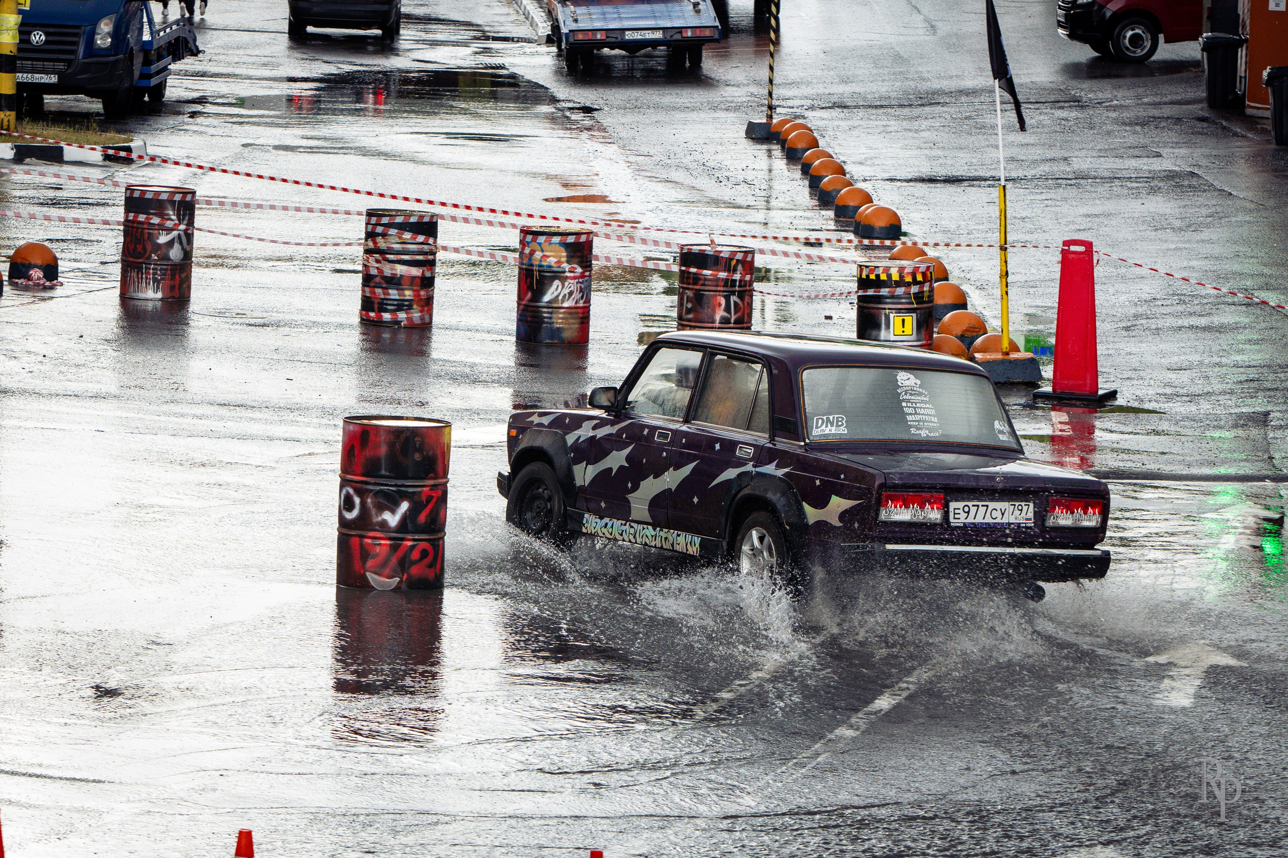 SHOWDOWN. Rusty Photographer