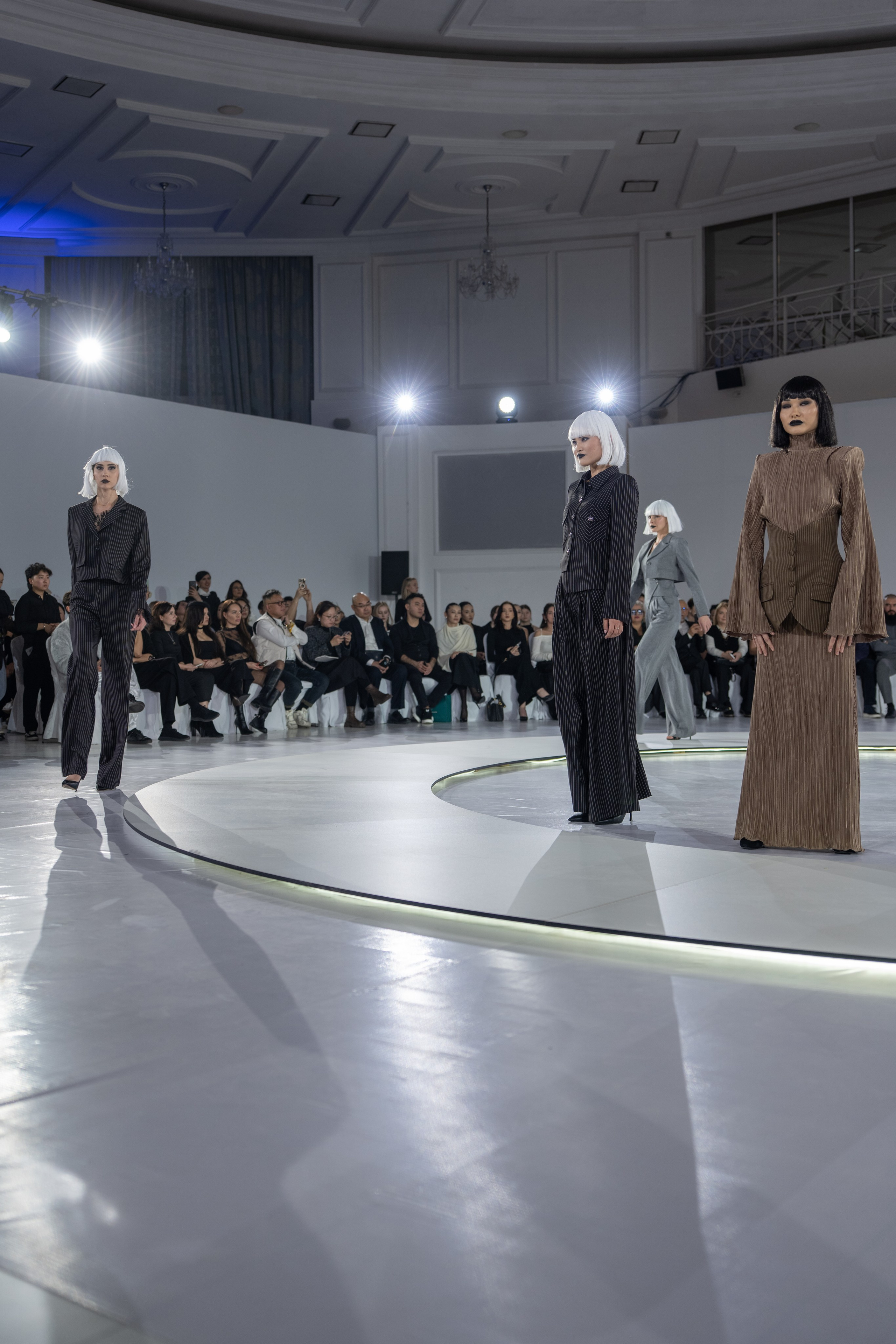 Дизайнер Umed Kuchkaliev. Сайт Алматинского НЮ АРТ, будуар и фэшн фотографа Дениса Карпенко