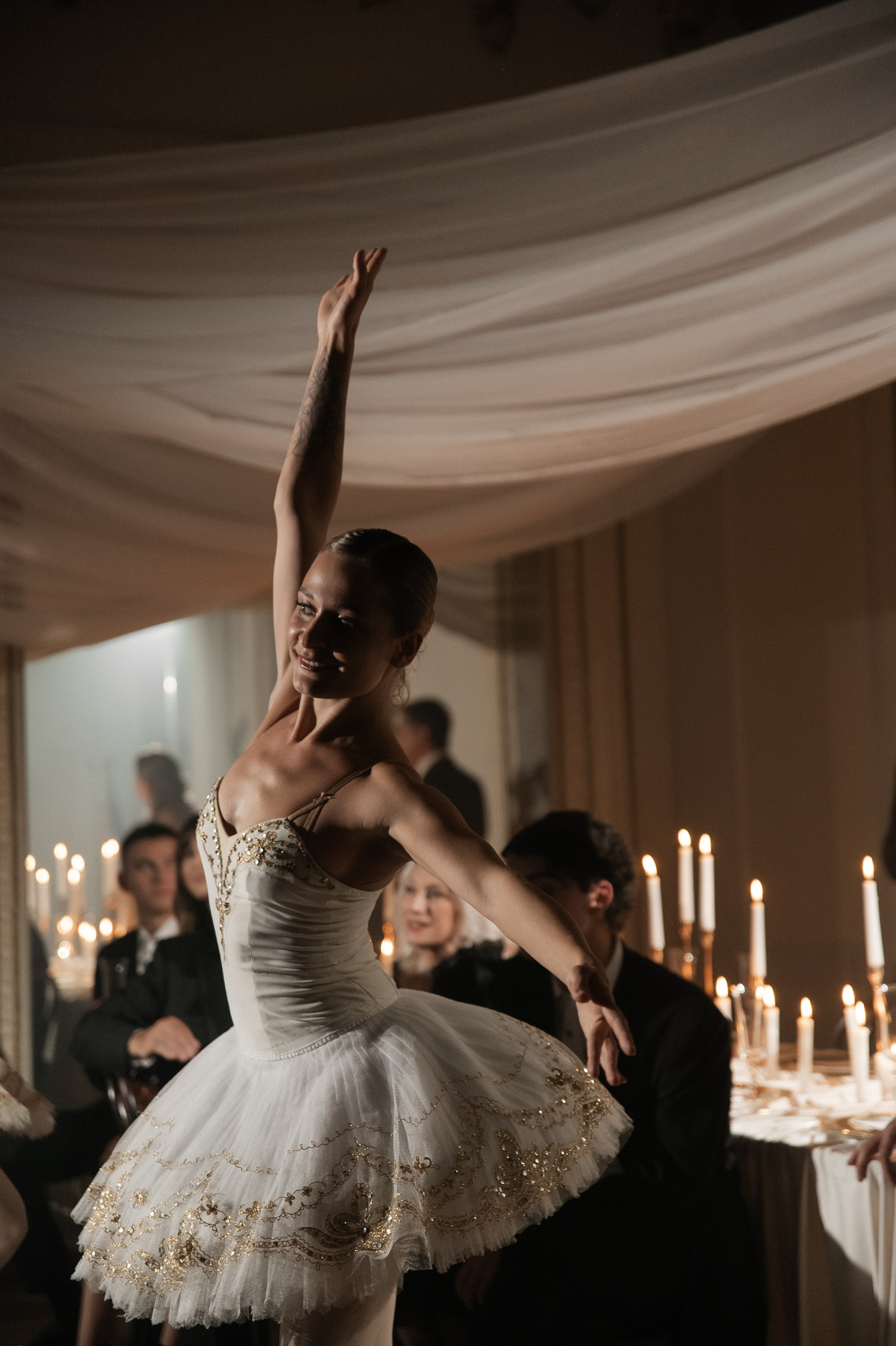 Камерный свадебный ужин при свечах в старинном особняке в фотостудии 21. Kult. Ярослава Ерина — свадебный фотограф в Москве