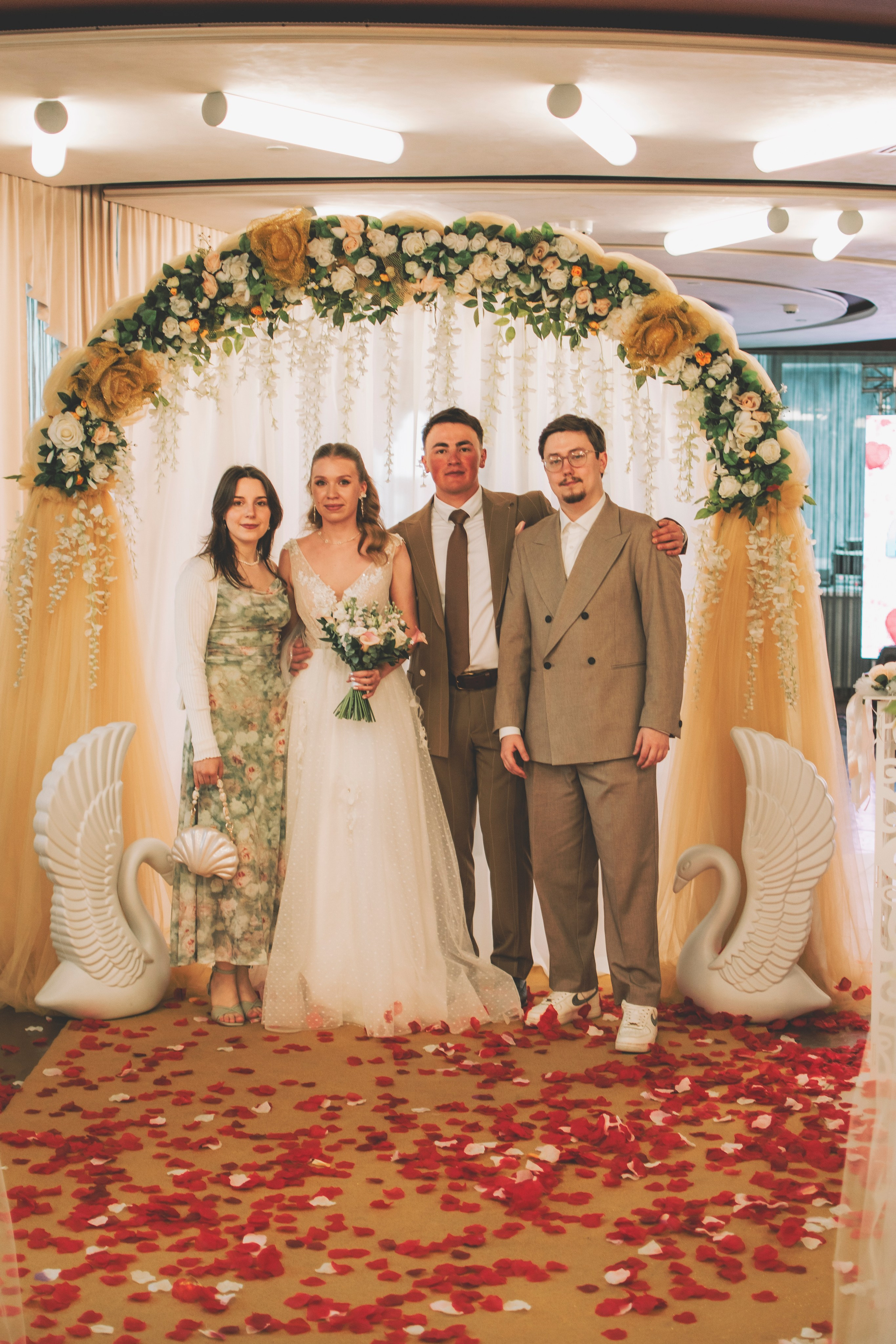 Альберт и Анастасия (Студийная фотосессия, роспись в ДК Нефтяник + фотосессия с гостями). Семейный и свадебный фотограф Губкинский и Ставрополь