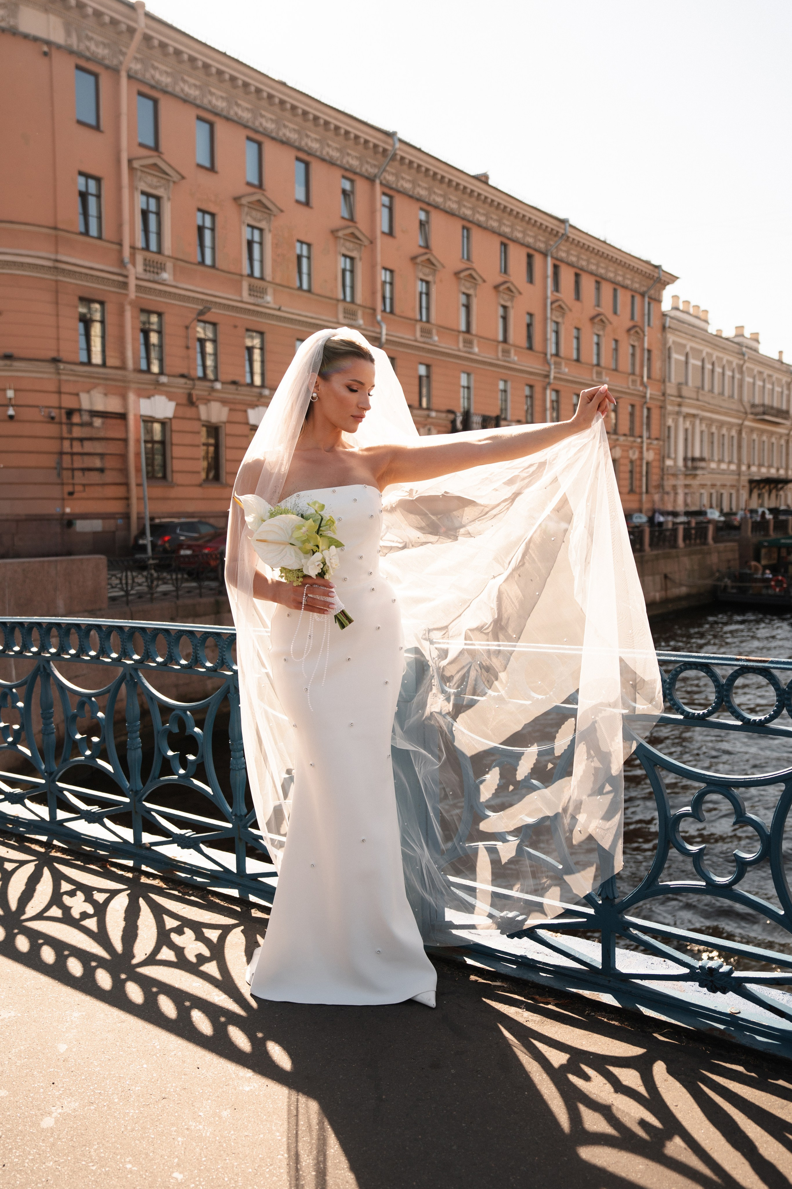 Виктория & Роман. Камерная городская свадьба в видовом ресторане в стиле современная классика. Свадебный фотограф организатор в Санкт-Петербурге Ассоль Опарина