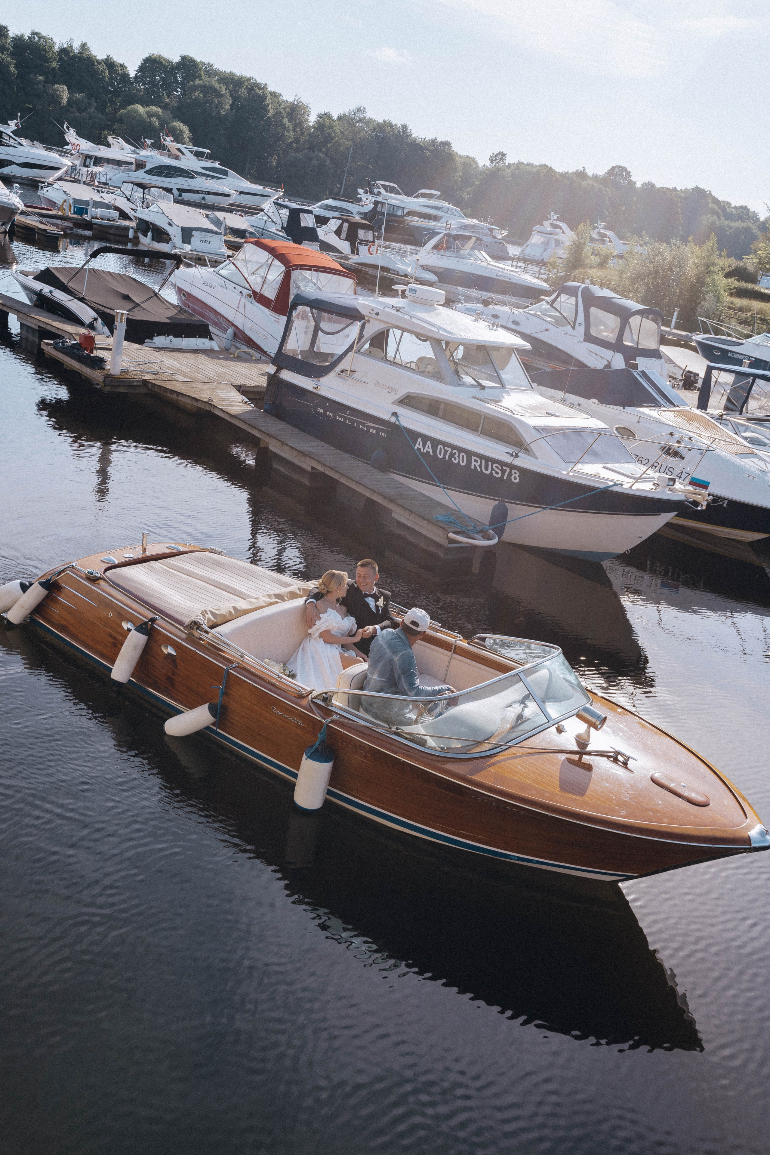 СВАДЕНБНАЯ СЬЕМКА НА КАТЕРЕ ПО КАНАЛАМ САНКТ-ПЕТЕРБУРГА И В АКВАТОРИИ НЕВЫ. Профессиональный фотограф, Санкт-Петербург — Виктория Богомолова