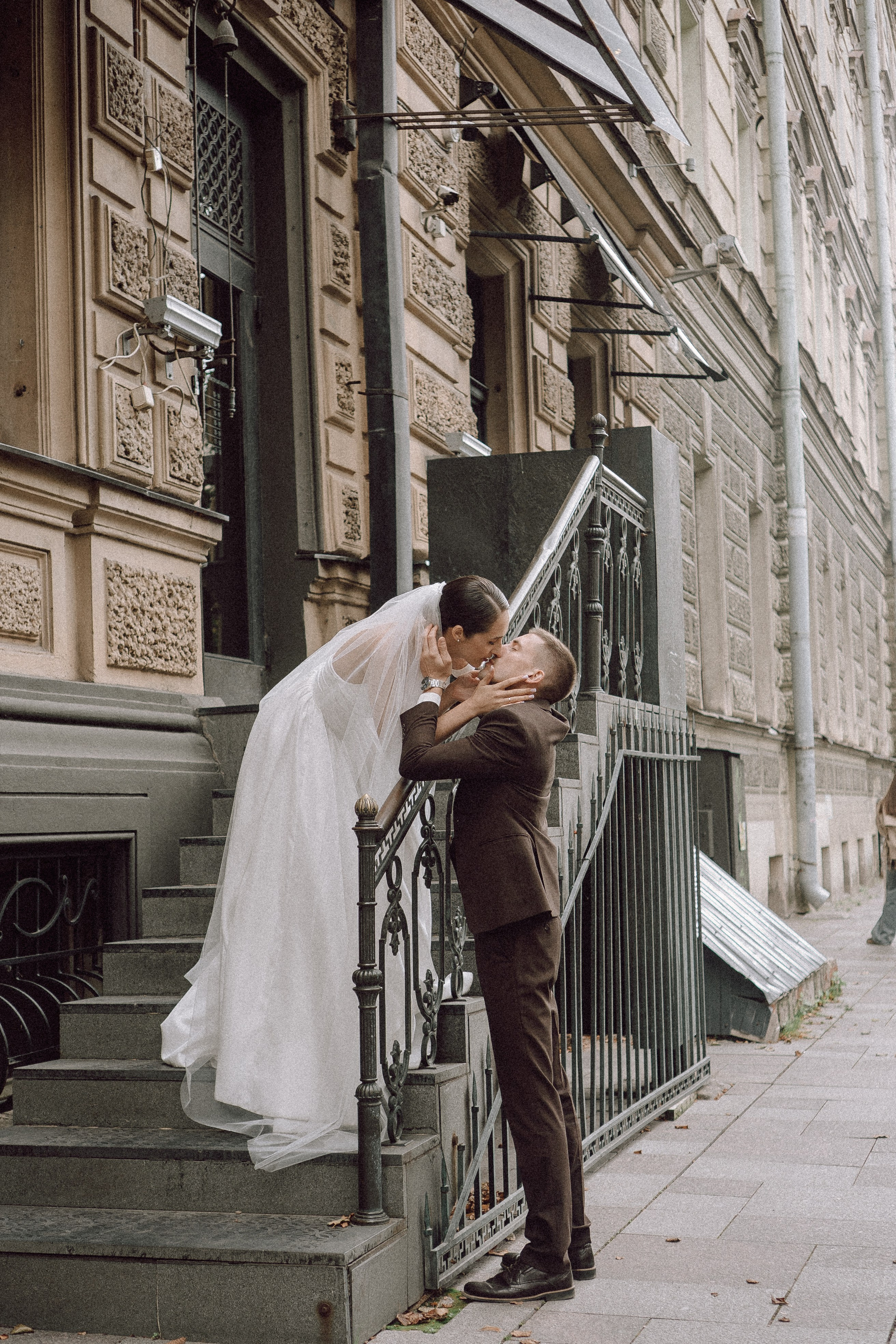 СВАДЕБНАЯ ПРОГУЛКА В САНТК-ПЕТЕРБУРГЕ (ИСАКИЕВСКИЙ СОБОР, ЗИМНЯЯ КАНАВКА, ЭРМИТАЖ И БОЛЬШАЯ МОРСКАЯ УЛИЦА). Профессиональный фотограф, Санкт-Петербург — Виктория Богомолова