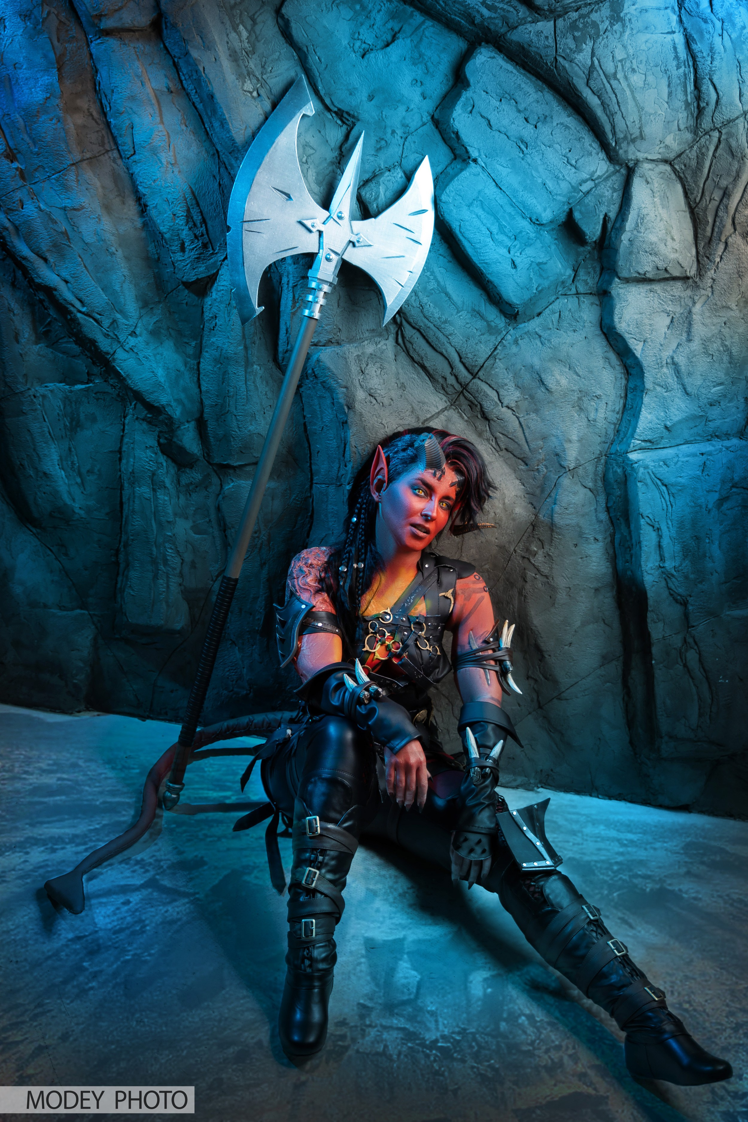 Огненная девушка Карлах из Baldur's Gate 3 (cosplay)