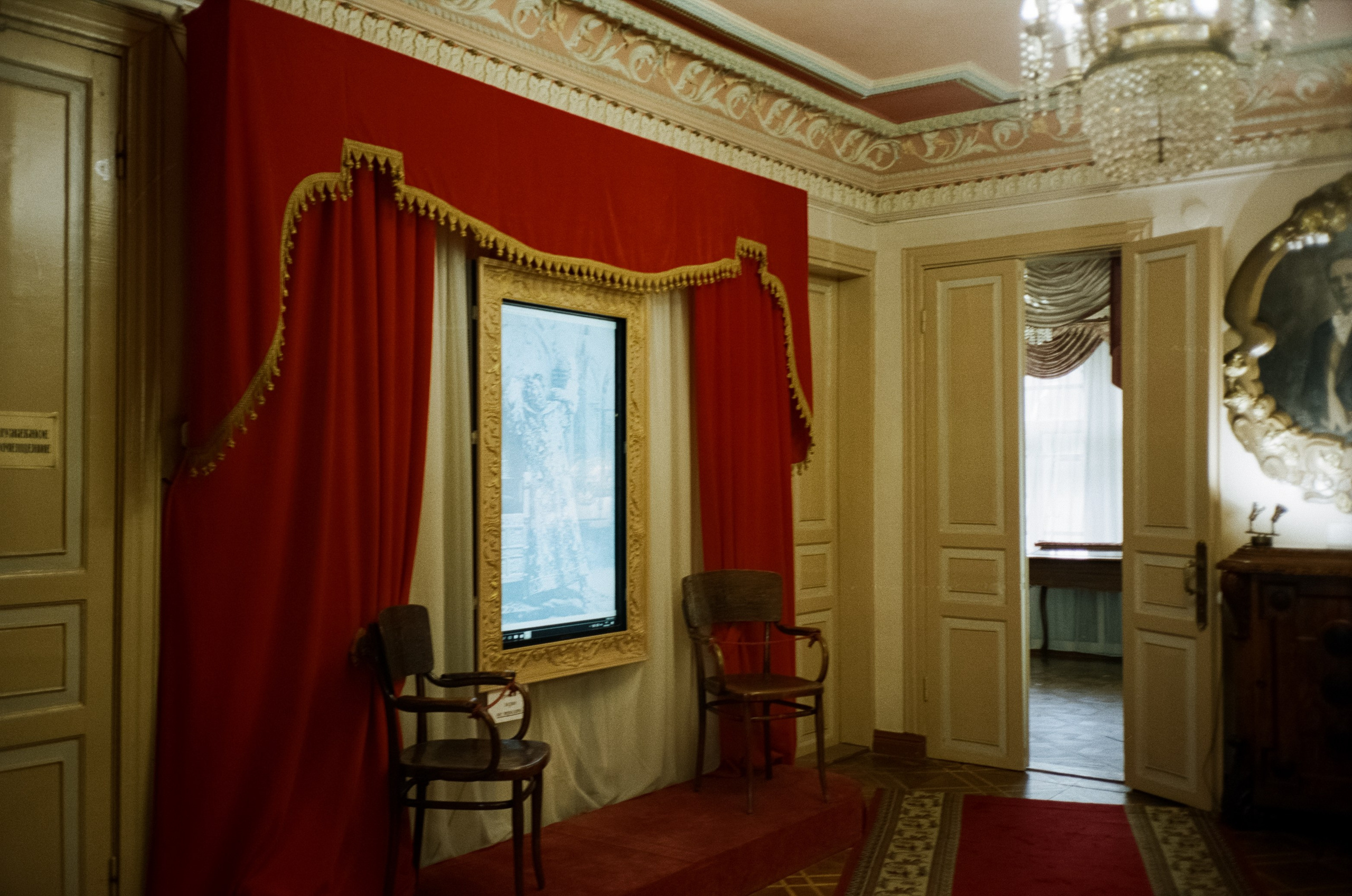 Дача Шаляпина. Прогулка по парку и цветочный календарь 1 мая. Фотограф-документалист Мария Осокина