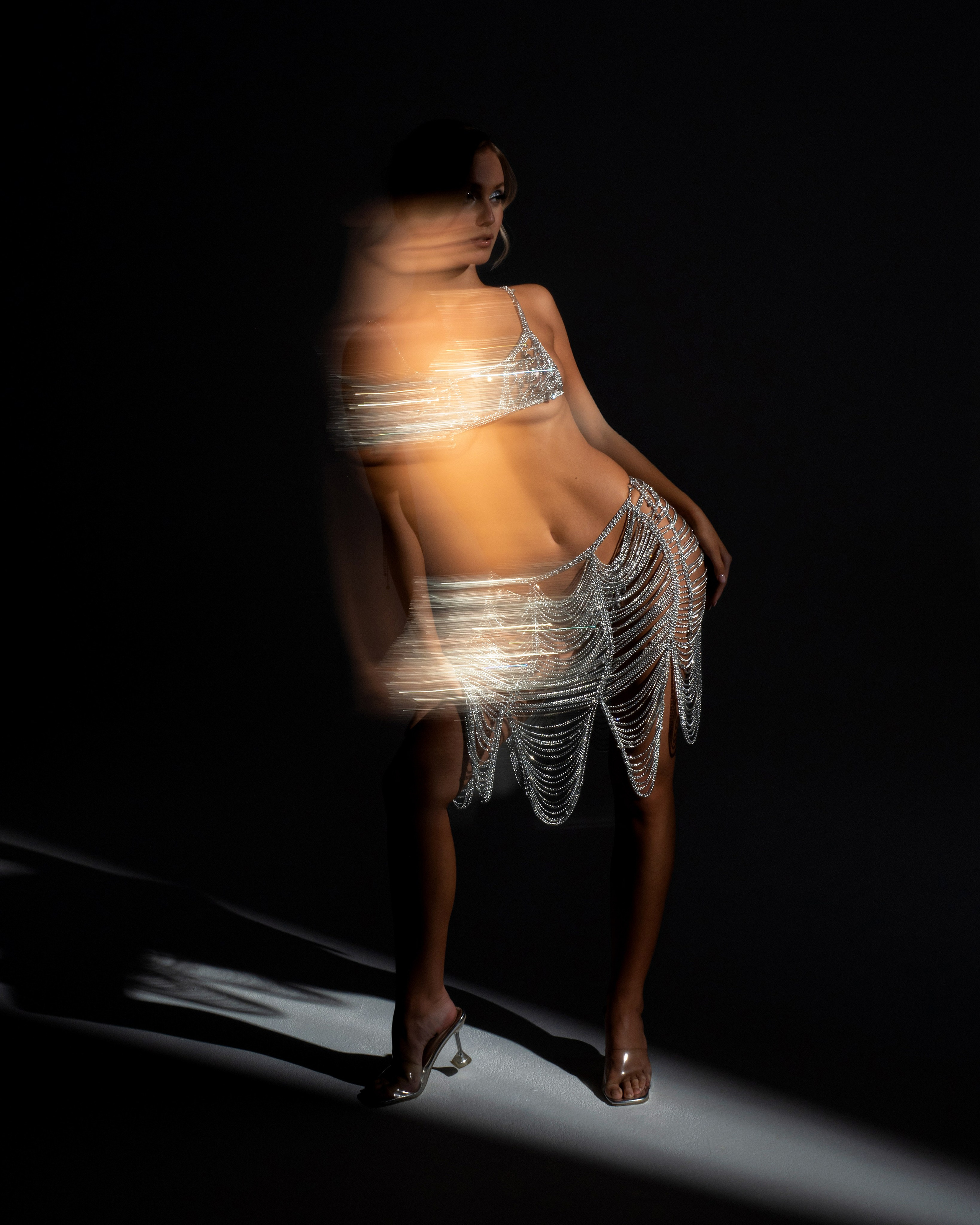 Съёмка для бренда одежды из цепей Nevoda. Фотограф Кристина Берг