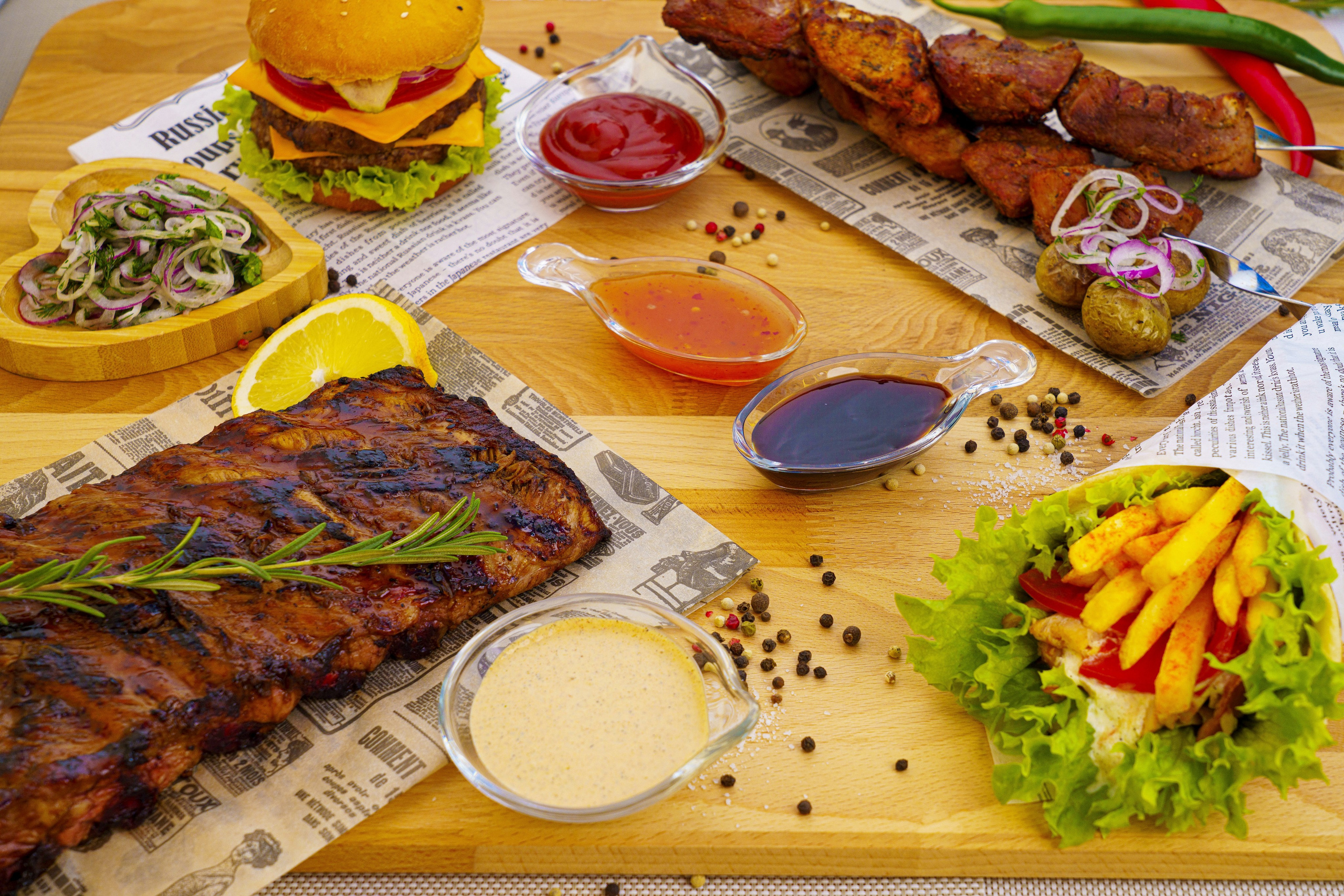 Провести фуд фотосъёмку для меню ресторана.