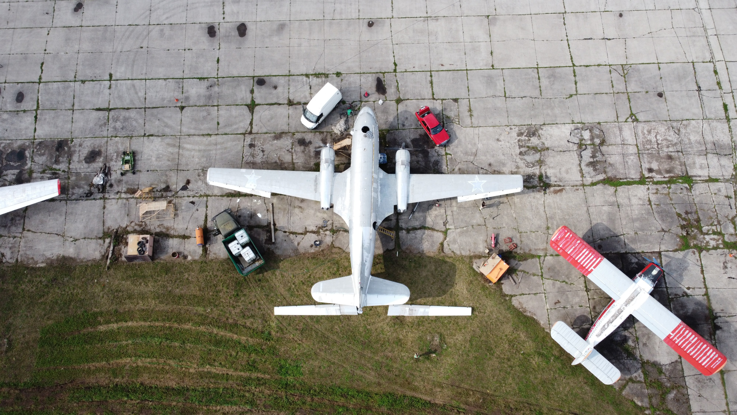 Ил-14Т «Голубая Мечта» — смывка краски (2021 г.). Фотоальбом показывающий увлекательный мир авиации и мир медведей Андрея Иванова