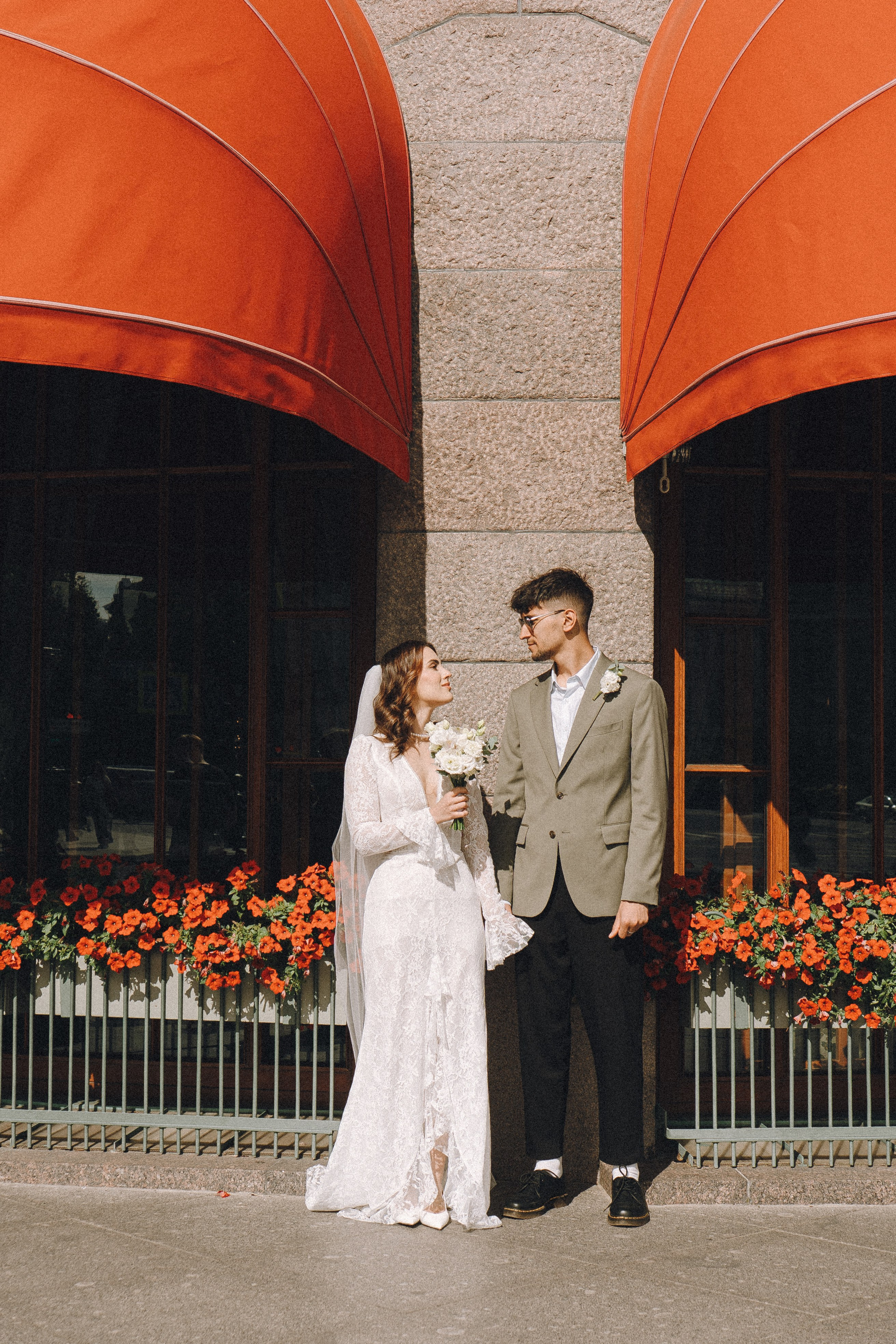 СВАДЕБНАЯ ПРОГУЛКА ВОЗЕ ИСАИКЕВСКОГО СОБОРА АСТОРИИ И ЗАКОНОДАЛЕТНОГО СОБРАНИЯ. Профессиональный фотограф, Санкт-Петербург — Виктория Богомолова