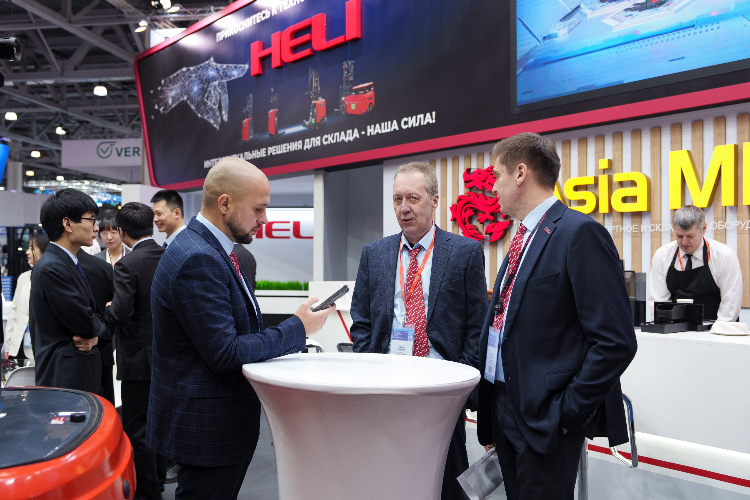 HELI. Стенд в Крокус Экспо. Фотограф Саша Блюз