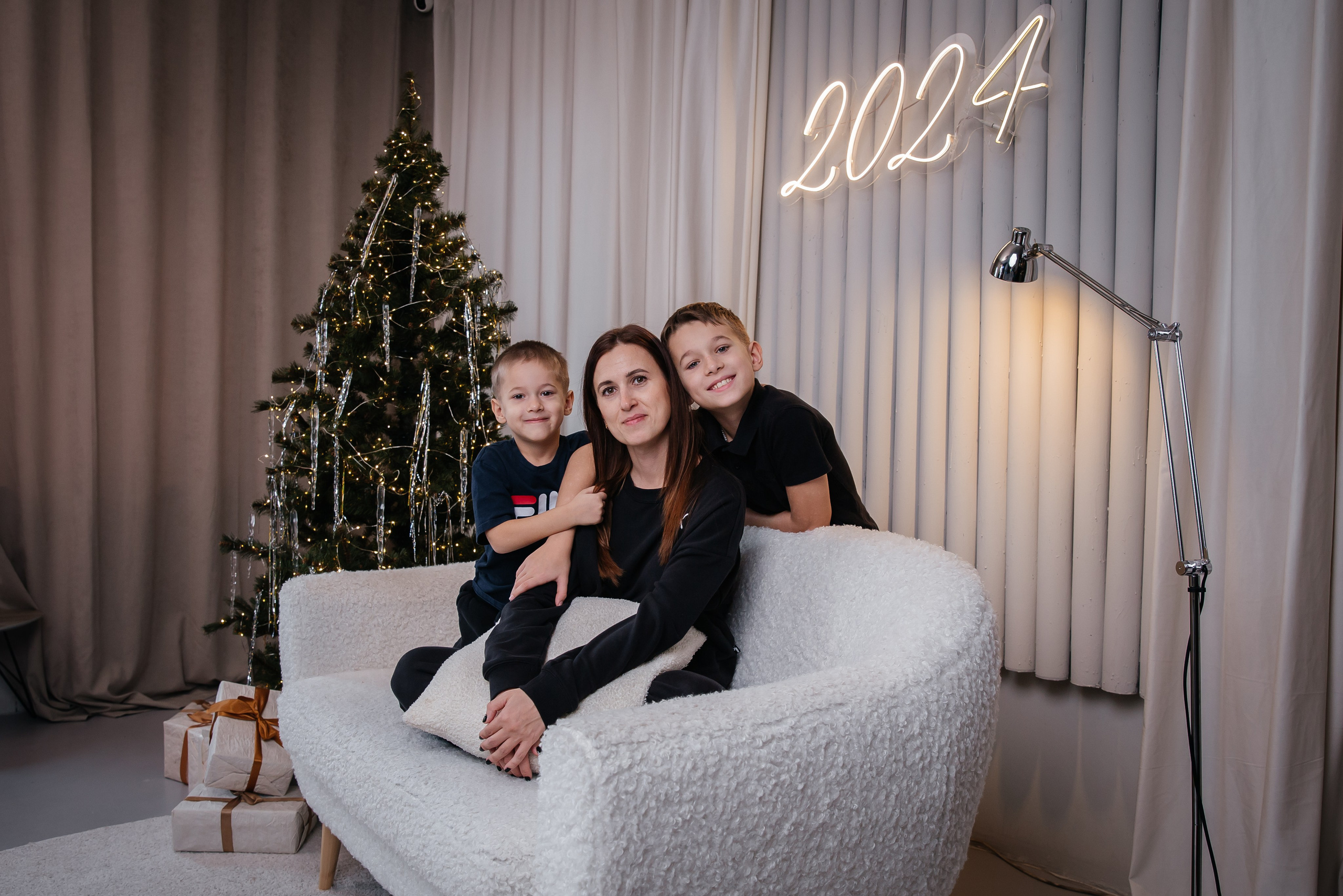 Семейная новогодняя фотосессия. Фотограф Любава Колесник. Выпускные альбомы в Крымском районе