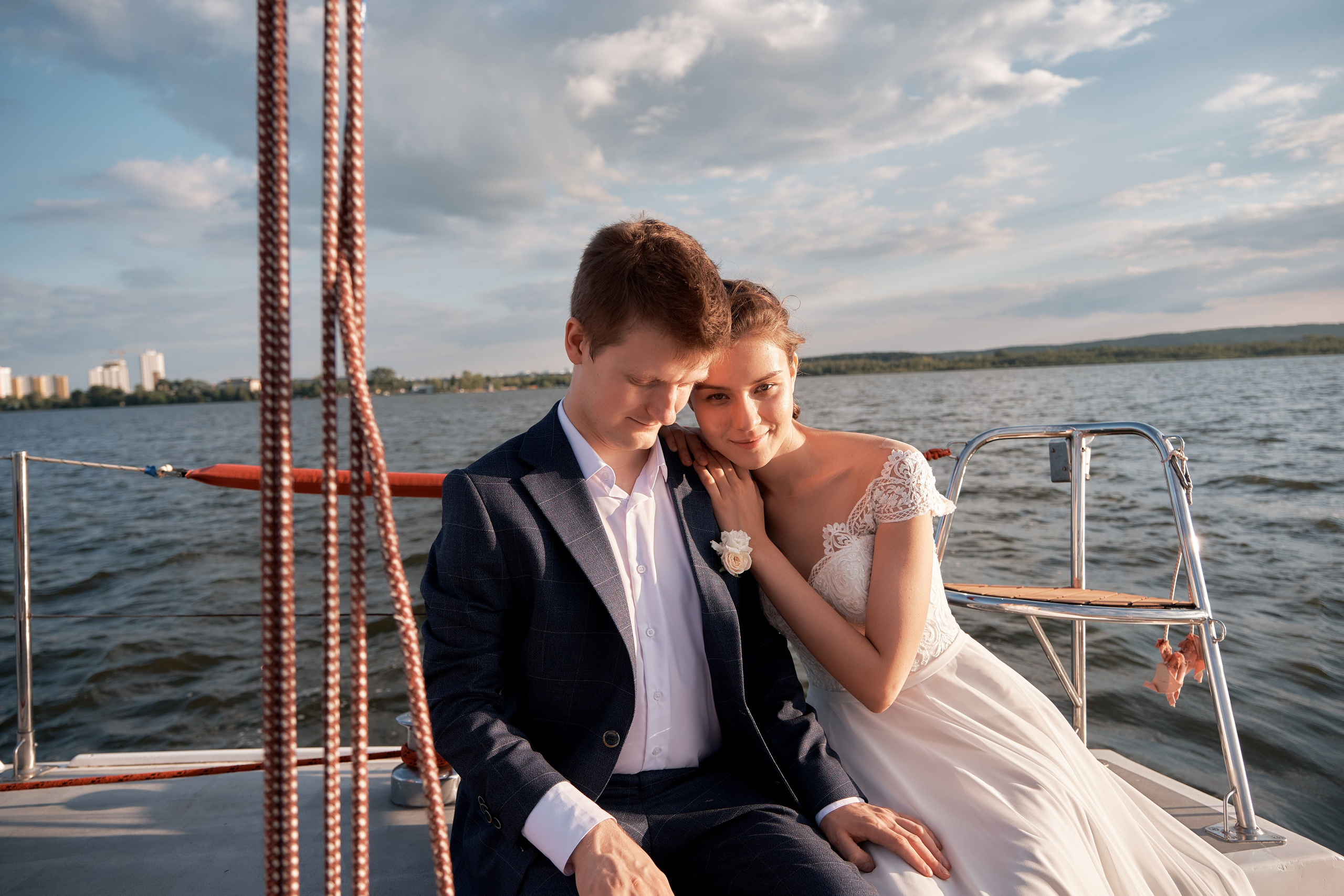 Яхта парус. Свадьба. Свадебный и портретный фотограф в Екатеринбурге Александр Блюденов