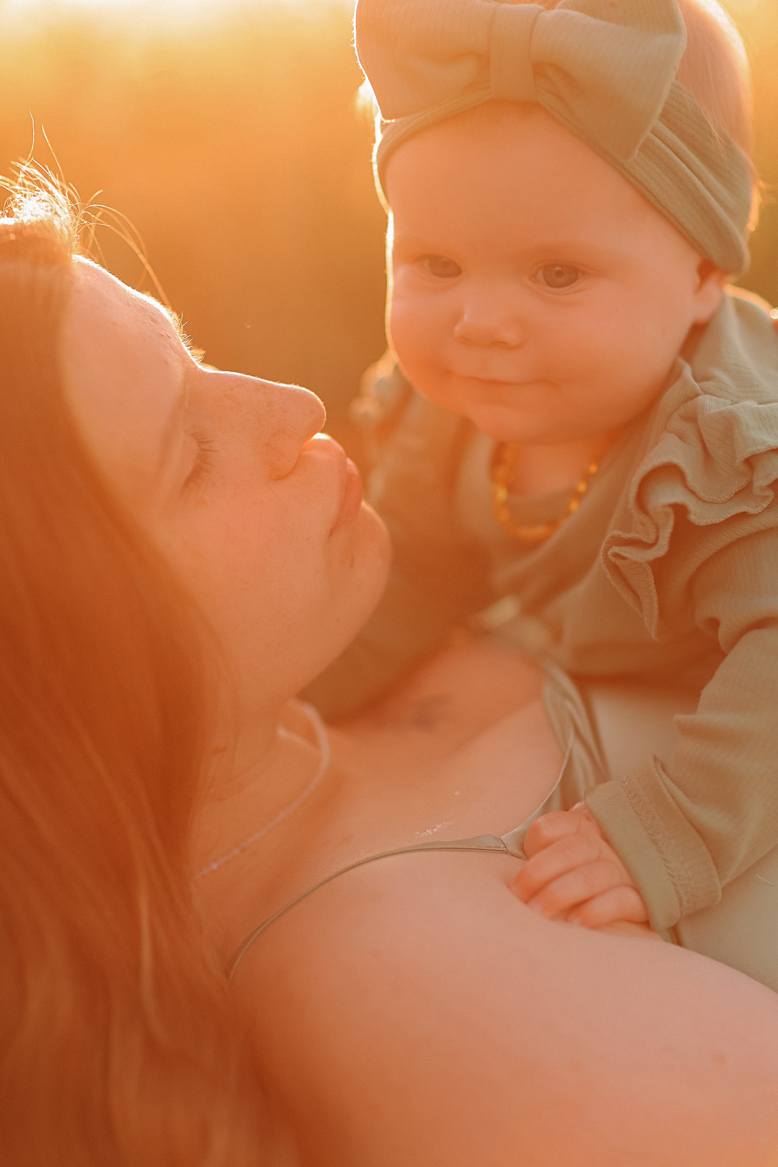 Закатное поле семейная. Семейный фотограф Тюмень, фотограф на роды Салмина Мария