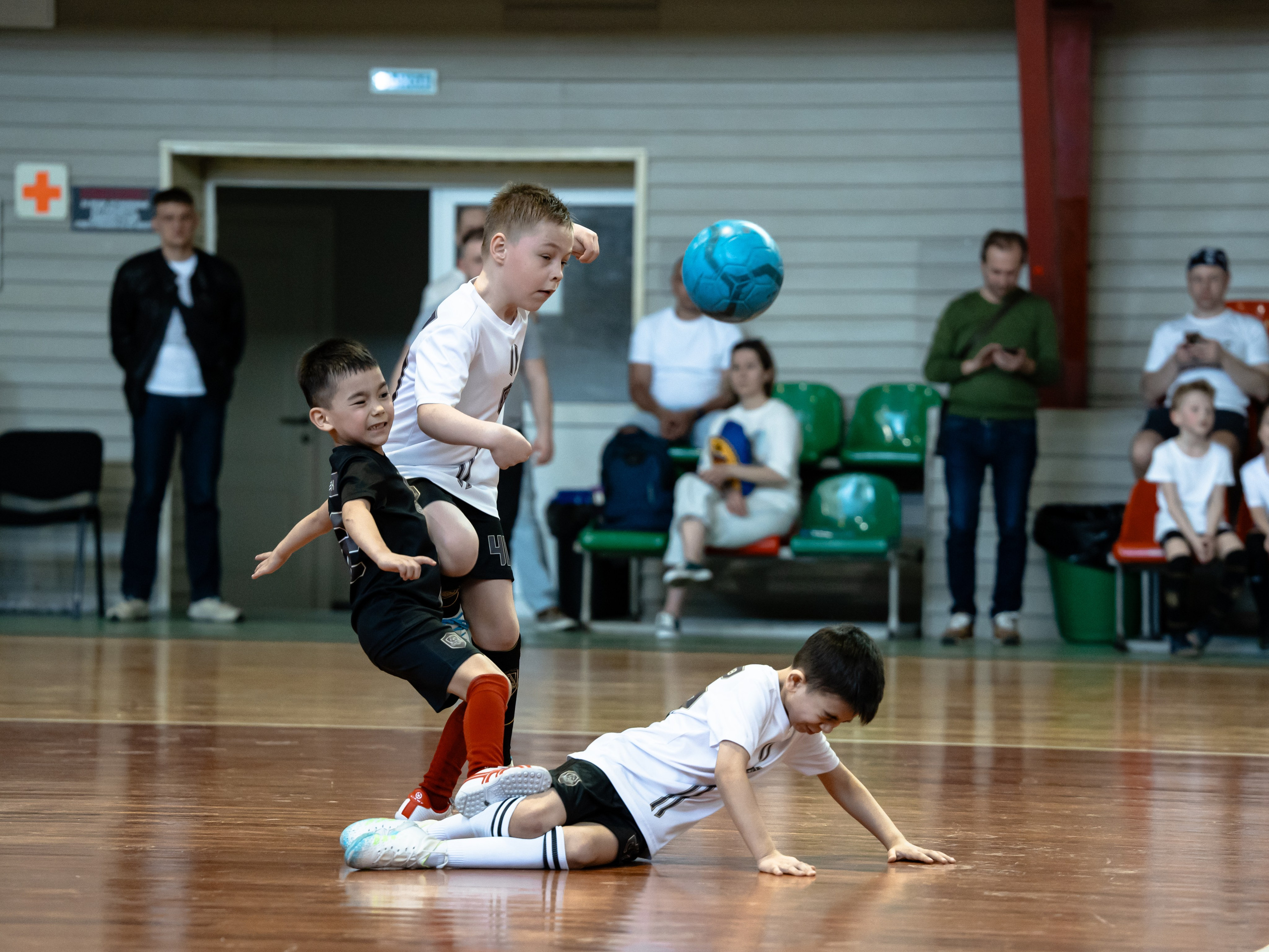 Тики-Така Противостояние 2025. Крамер Юлиана детский и семейный фотограф