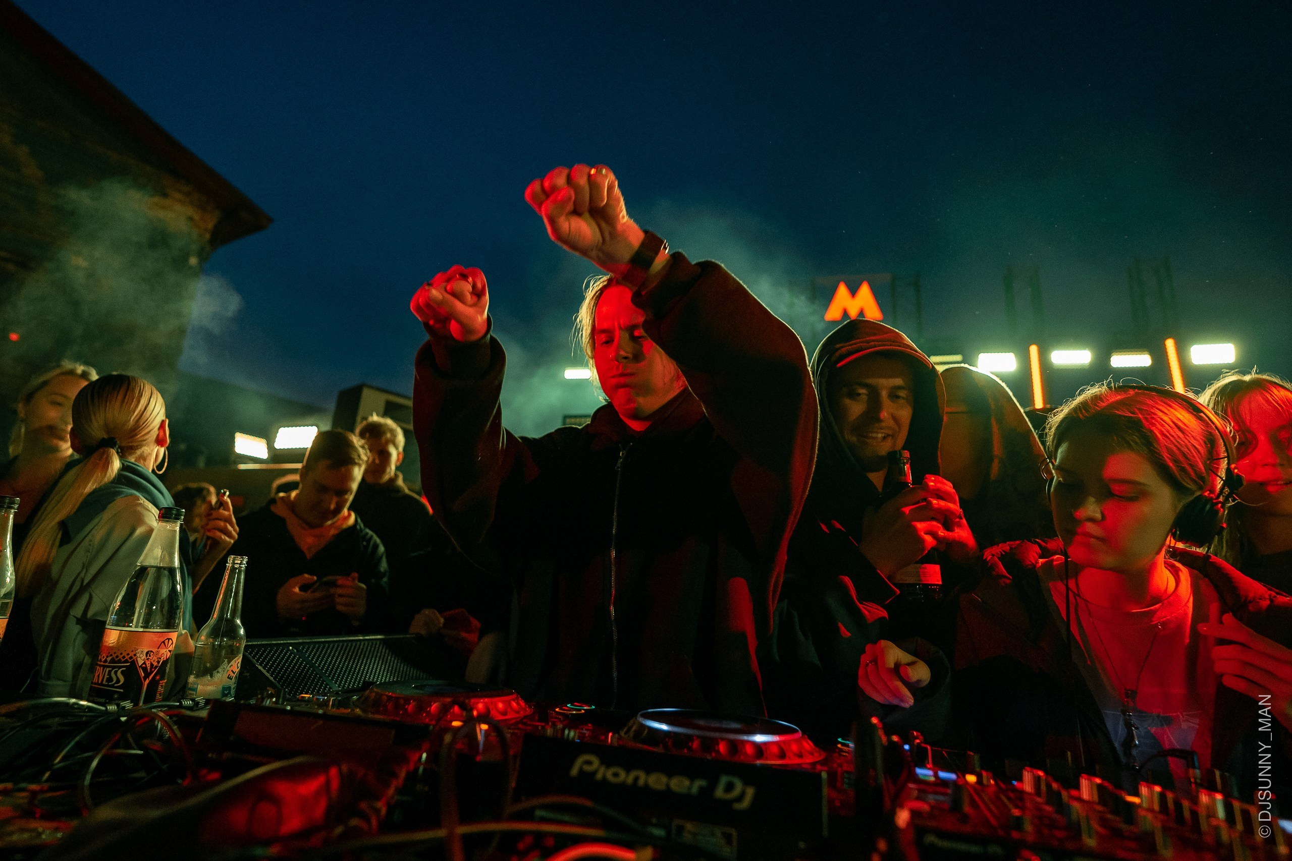 Metro Gorkovskaya. Sunnyman