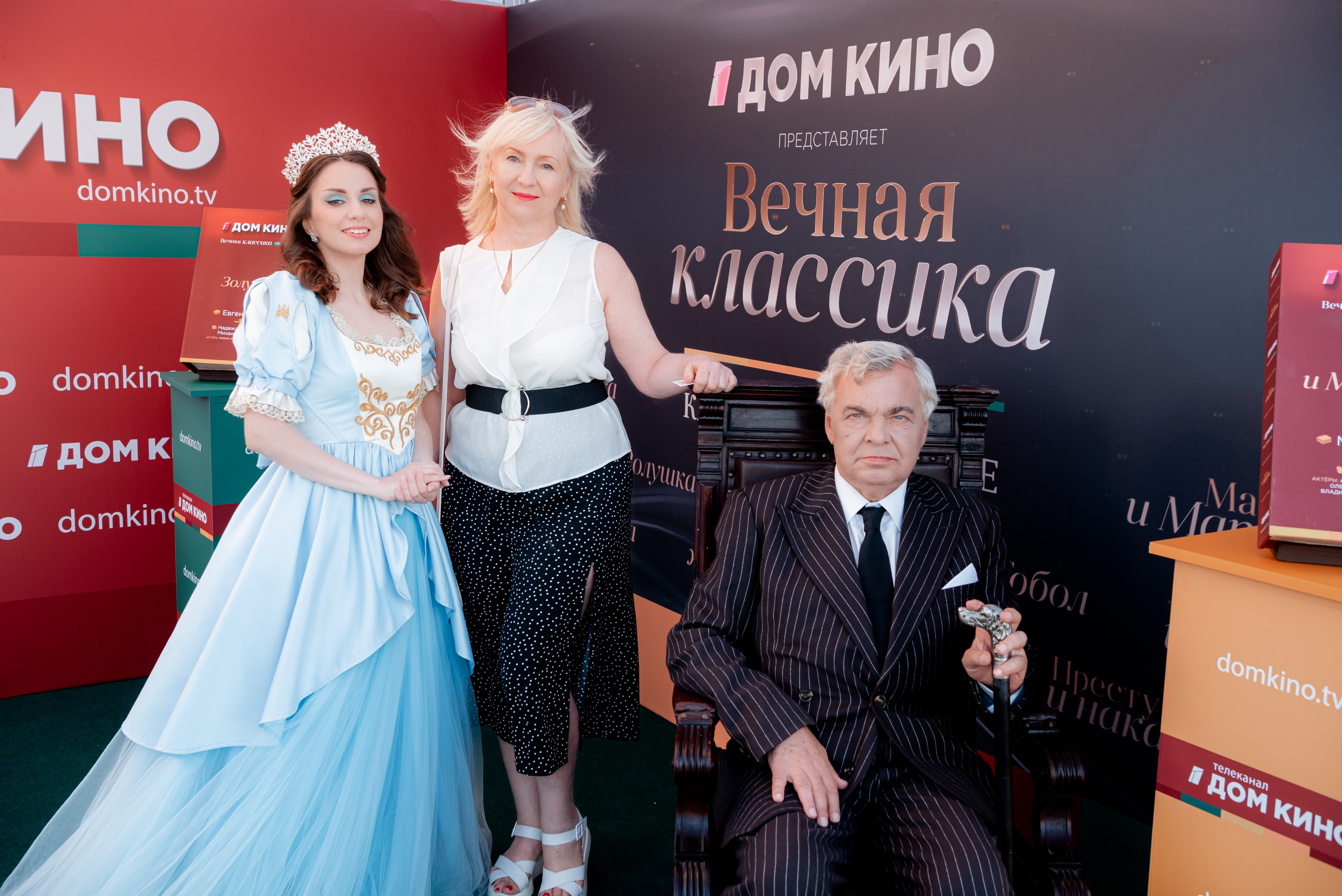 Портретные фото с артистами в палатке Триколор Дом Кинов на день города Волгоград. Фотограф в Волгограде и Волжском Александр Горбань