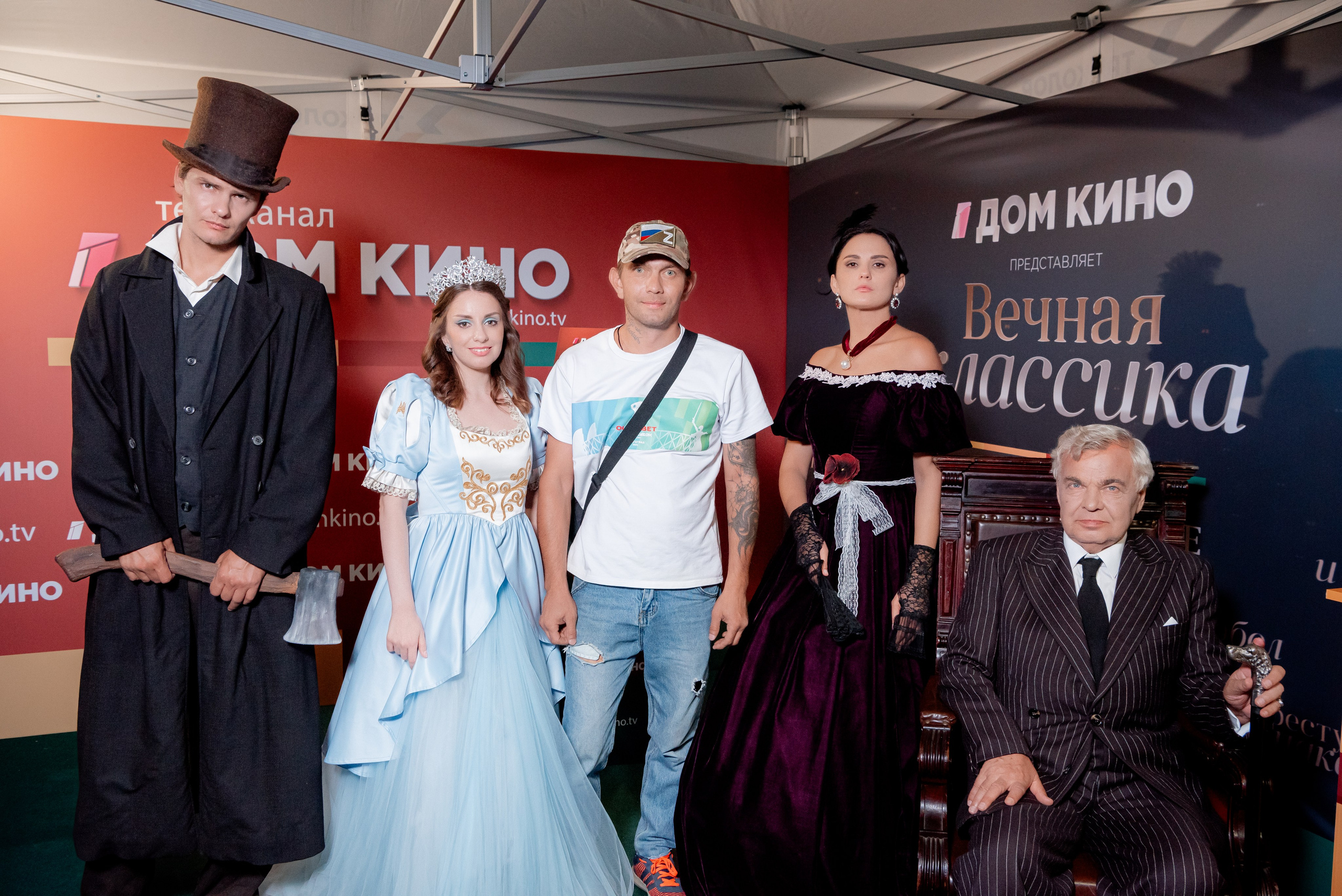 Портретные фото с артистами в палатке Триколор Дом Кинов на день города Волгоград. Фотограф в Волгограде и Волжском Александр Горбань