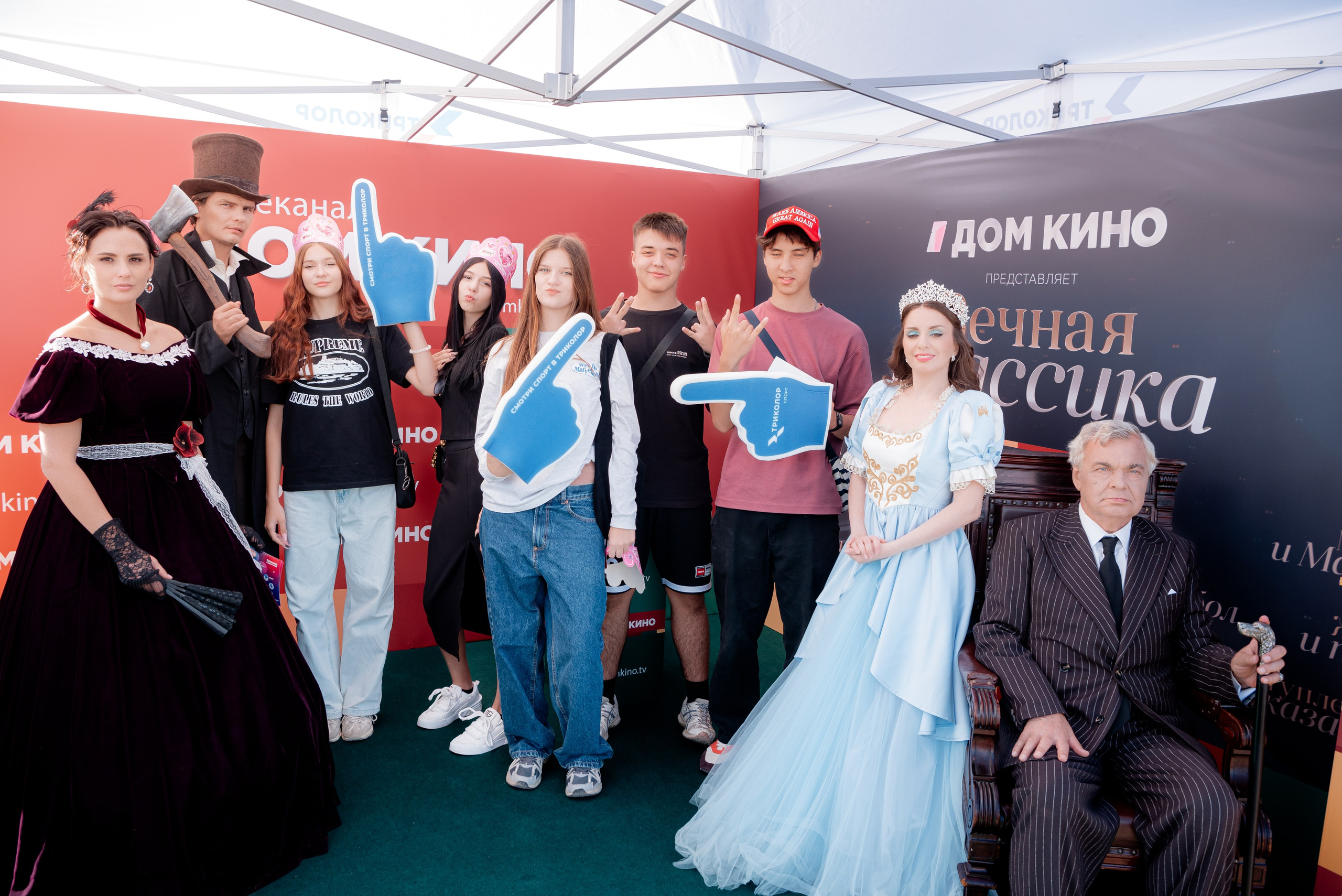 Портретные фото с артистами в палатке Триколор Дом Кинов на день города Волгоград. Фотограф в Волгограде и Волжском Александр Горбань