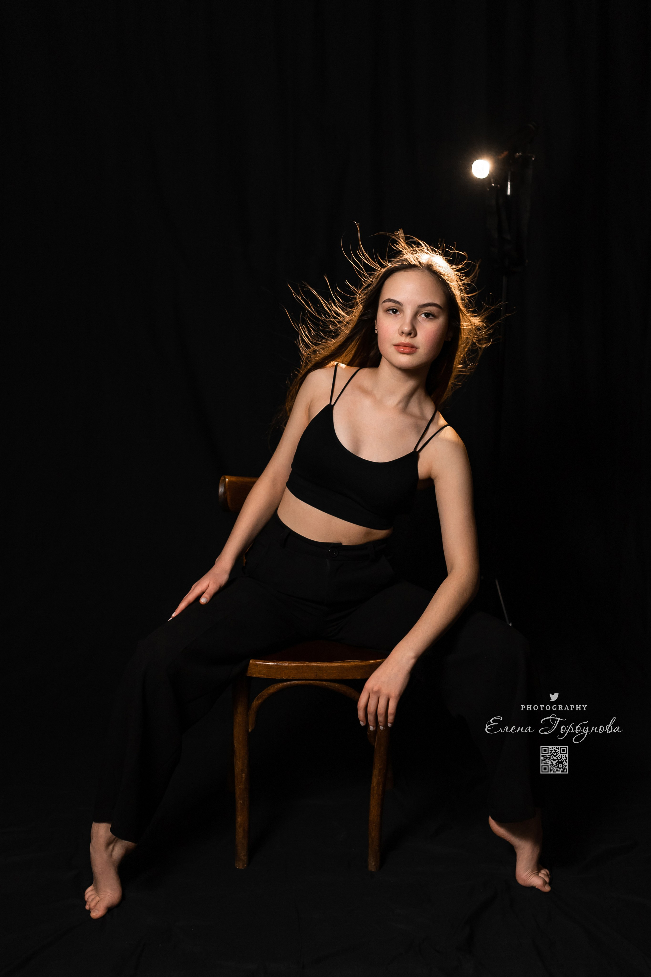 Моя студия. Полина и стул. Январь 2024. Фотограф Пермь. Свадьбы. Семья и дети, школа, д. сад. Фотокниги