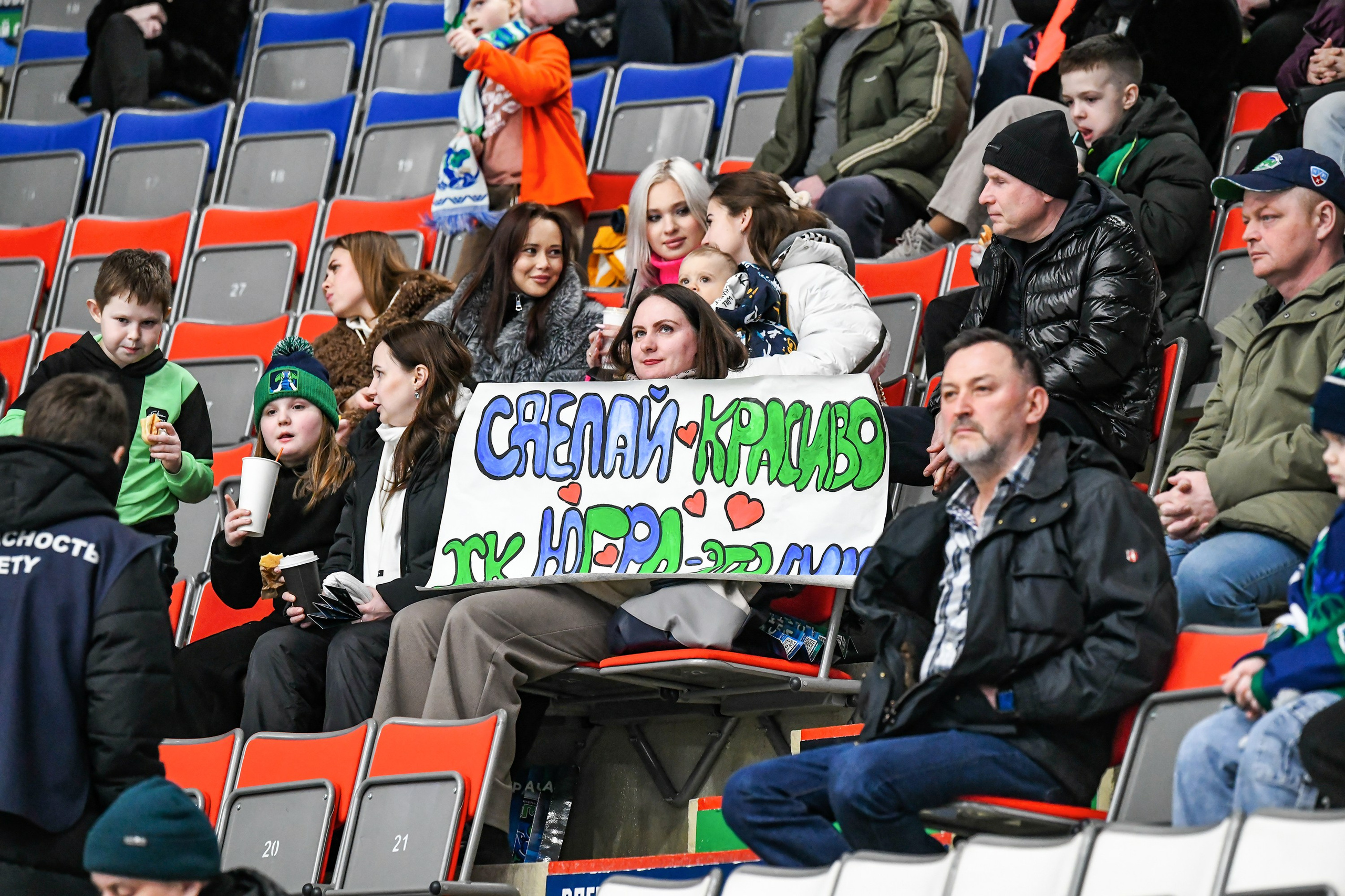 Матчи регулярного чемпионата ВХЛ. Фотограф в Ханты-Мансийске Евгений Жуланов