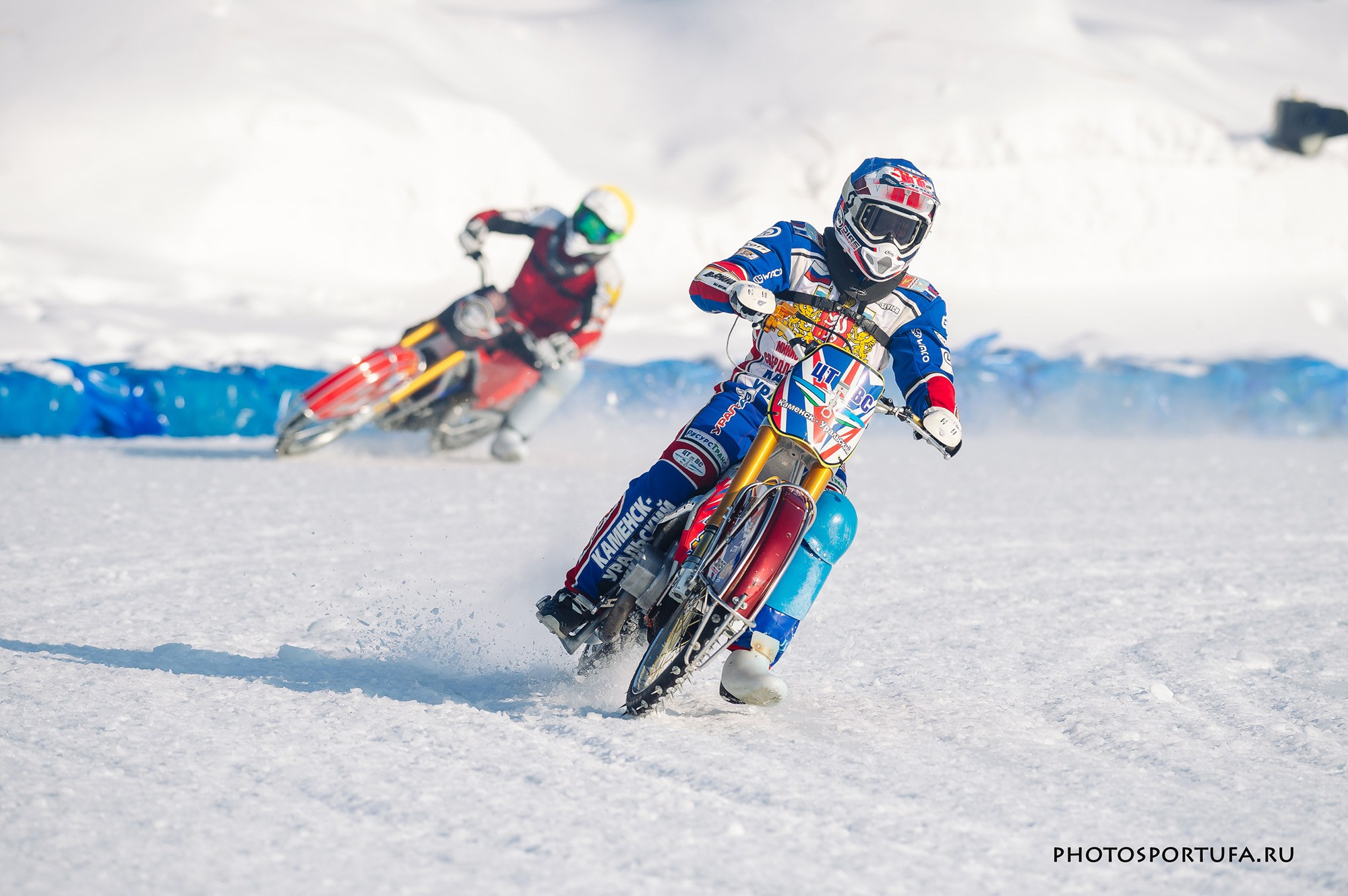 Мотогонку на льду. Спортивный фотограф в Уфе Евгений Буров