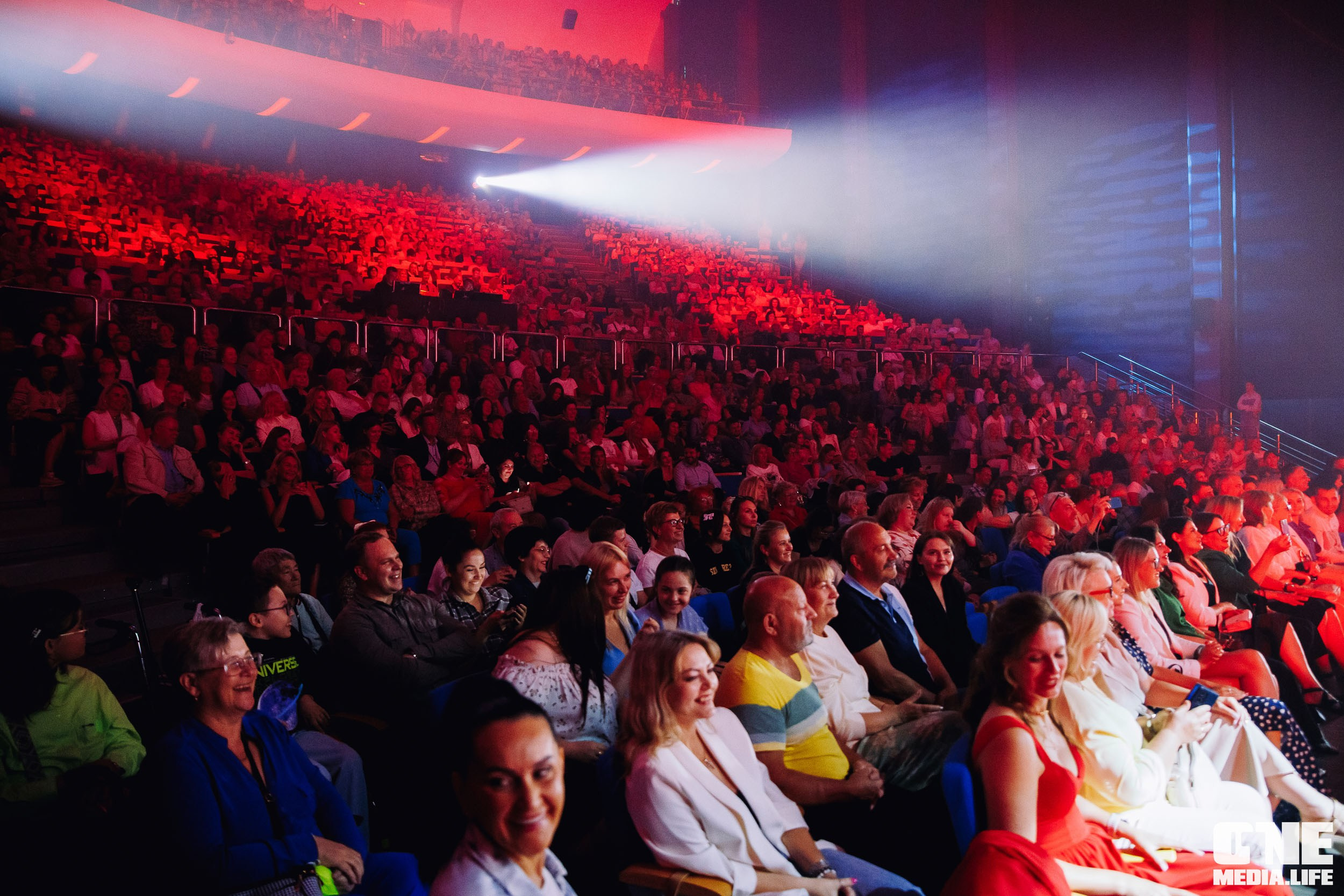 Фоторепортаж с концерта Эмина в Янтарь Холле. One Media Life: фоторепортажи, фотоотчеты с мероприятий и заведений