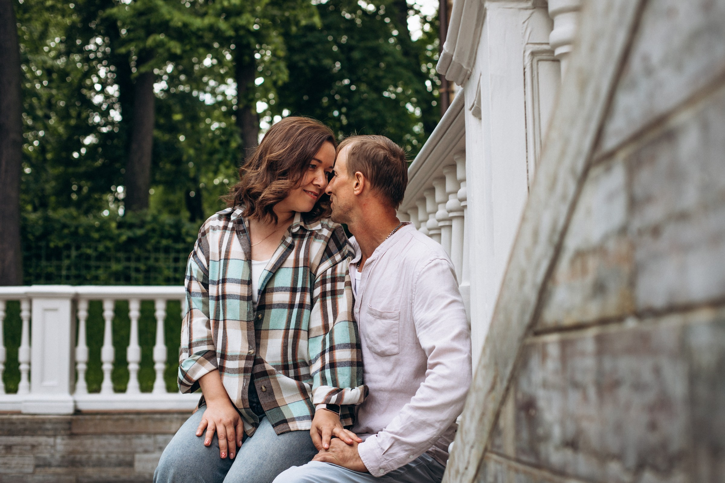 Елена с семьей в июне. Фотопрогулка в Петербурге. Индивидуальный и семейный фотограф в Санкт-Петербурге