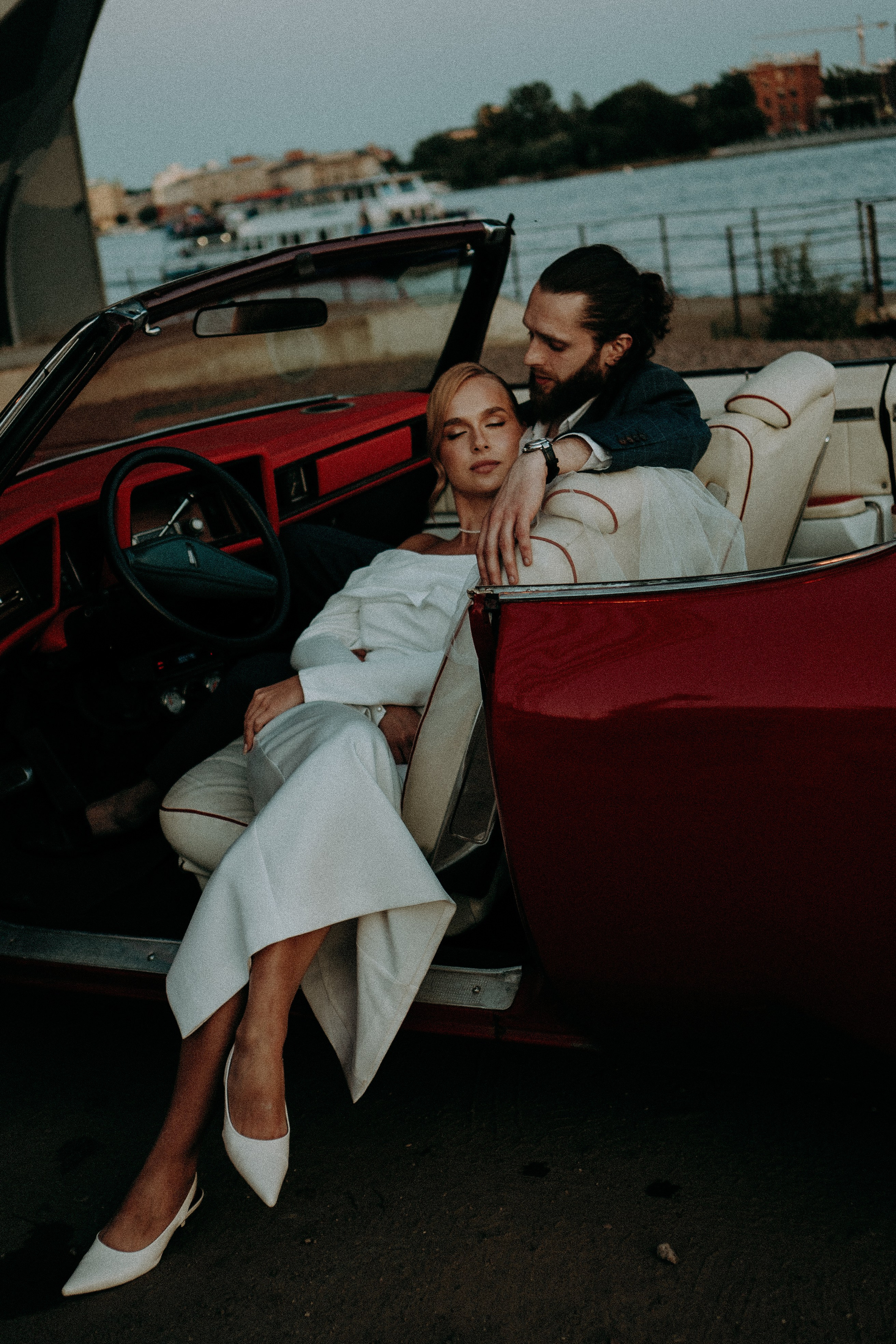 СВАДЕБНАЯ СЬЕМКА ВОЗЛЕ МСОТА БЕТАНКУРА НА КАБРИОЛЕТЕ. Профессиональный фотограф, Санкт-Петербург — Виктория Богомолова