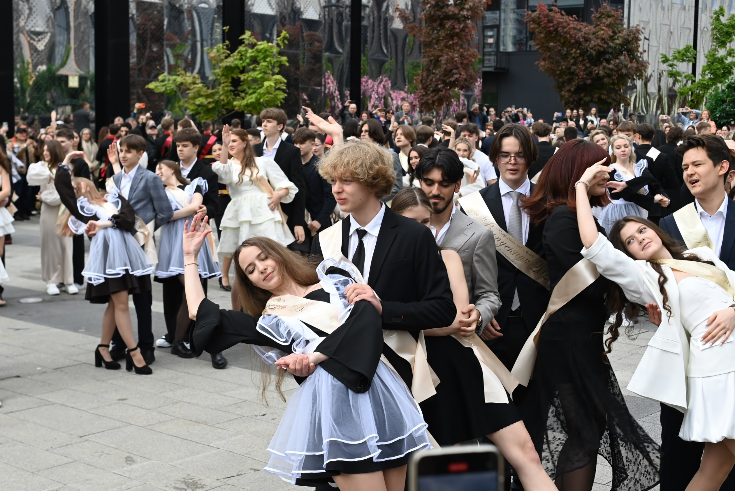 Последний Звонок в школе 1409 на Ходынке. Свадебный и семейный фотограф в Москве Ирина Гончарова