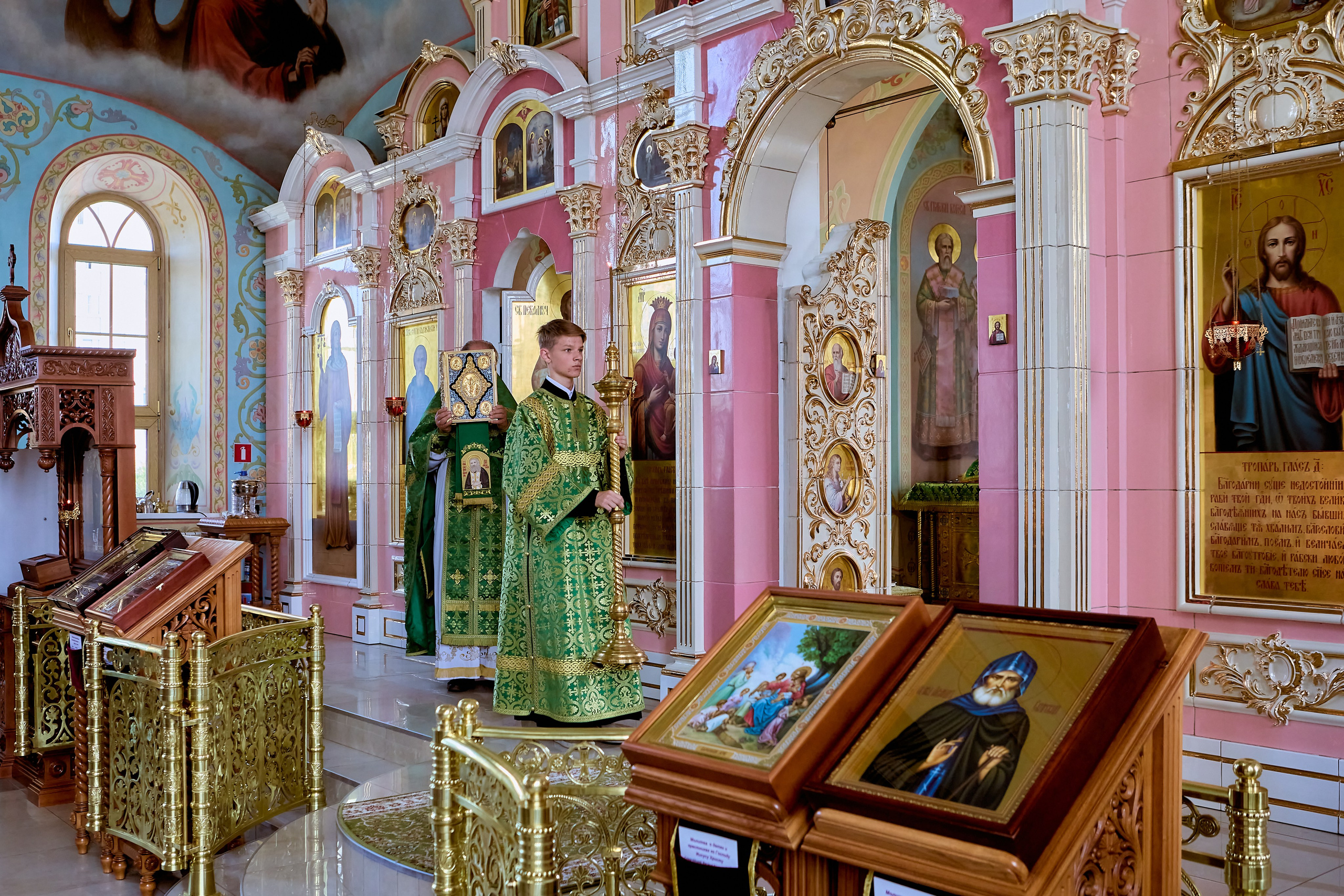 Литургия в день празднования Обретения мощей прп Серафима Саровского фото Православного фотографа Николая Голованова г. Дзержинск