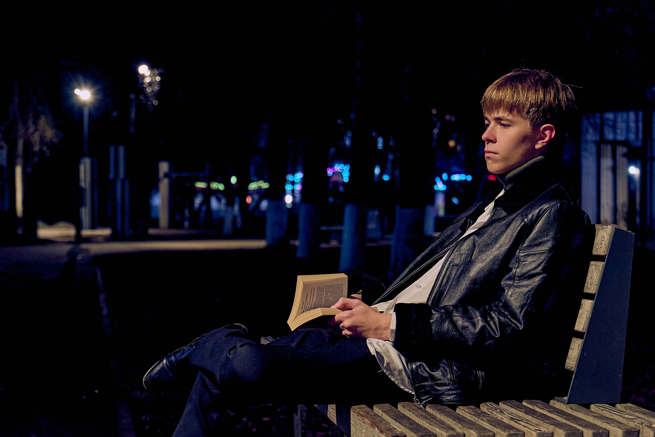 Портрет поздним вечером в парке Дзержинск фото Николая Голованова 