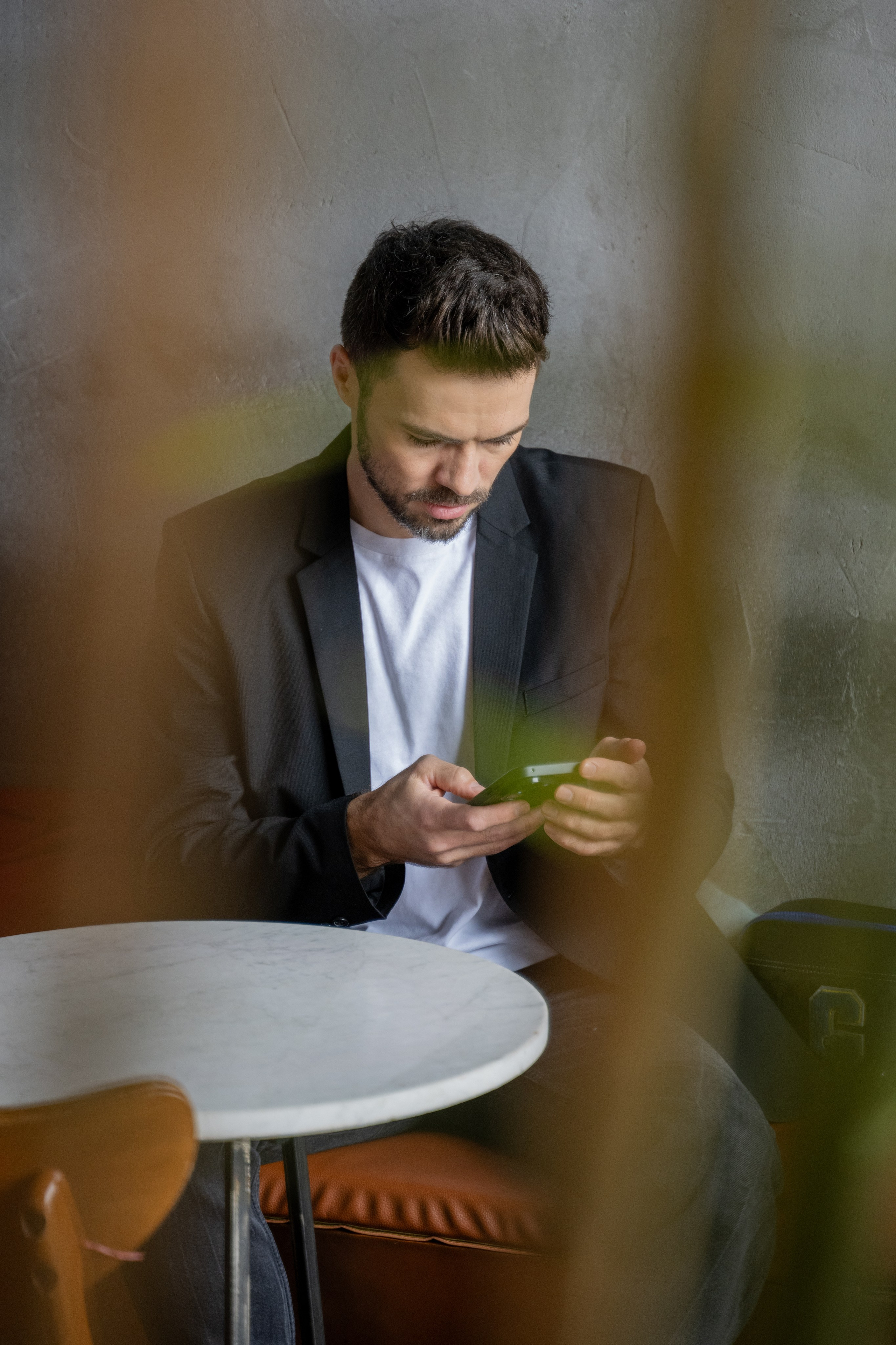 Красавчик в кафе. Главная