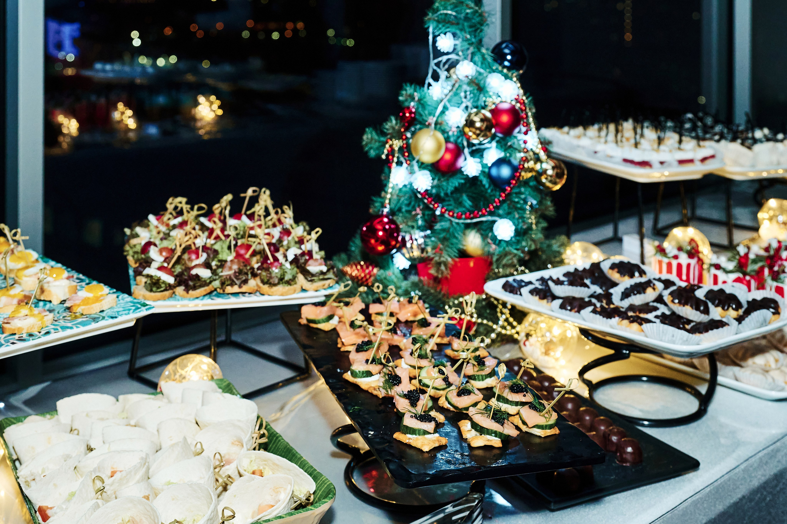 Фестиваль, яркие красители, праздничная атмосфера, живое событие фотография